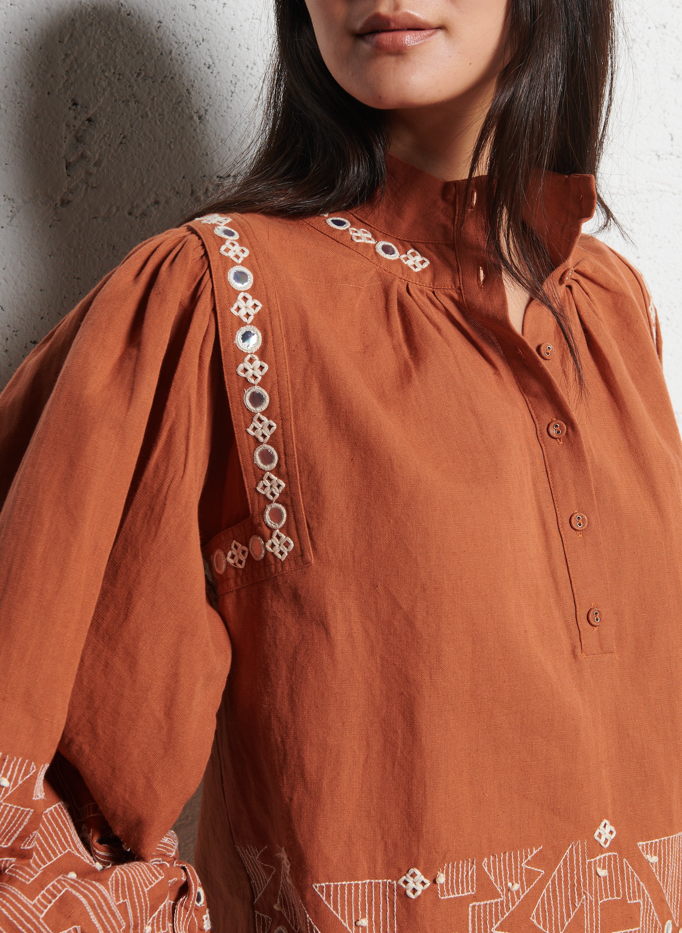 Blouse droite manches 3/4 brodée V DE VINSTER Rouge