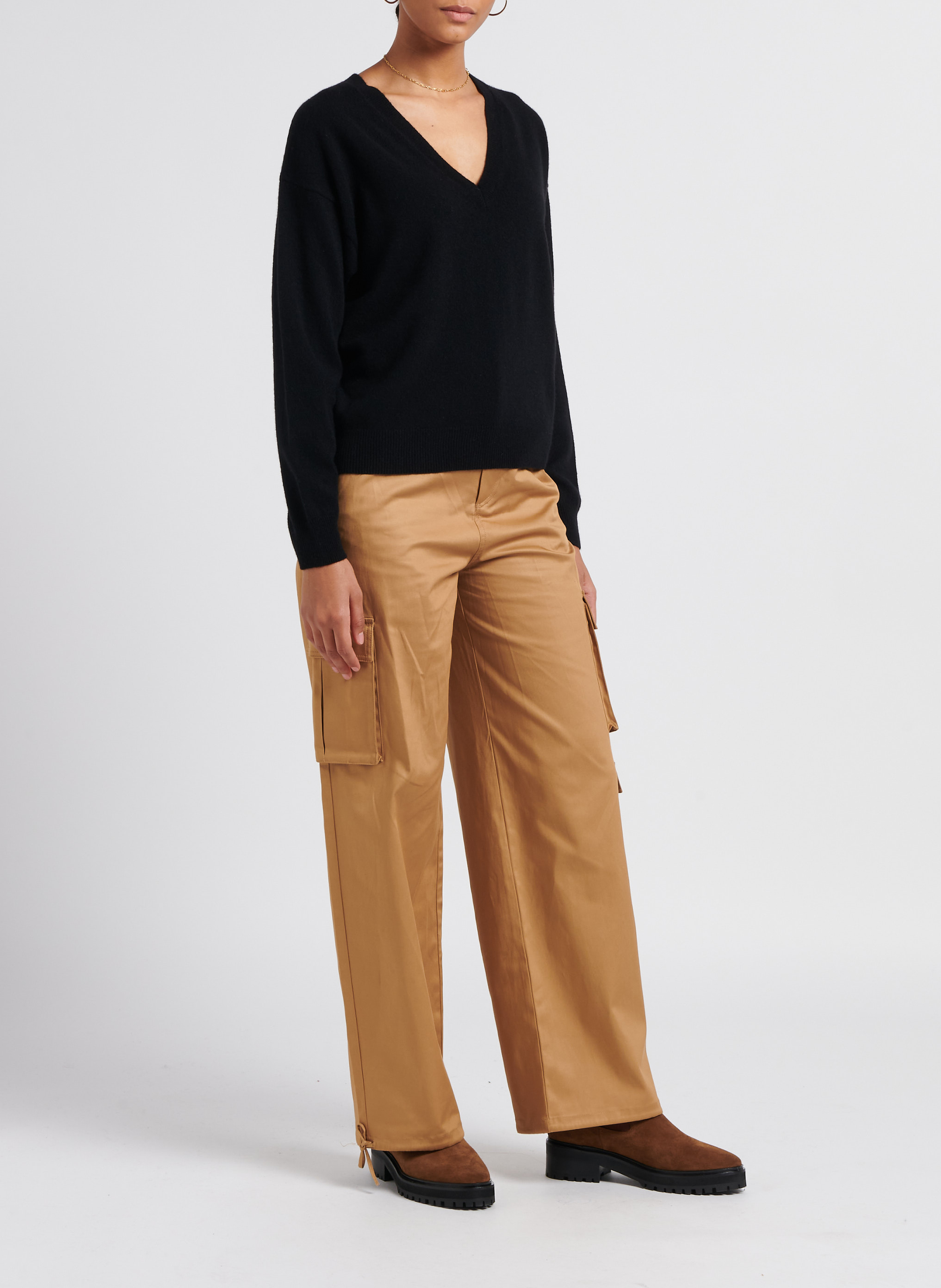 V-neck cashmere sweater SAISON 1865 Black