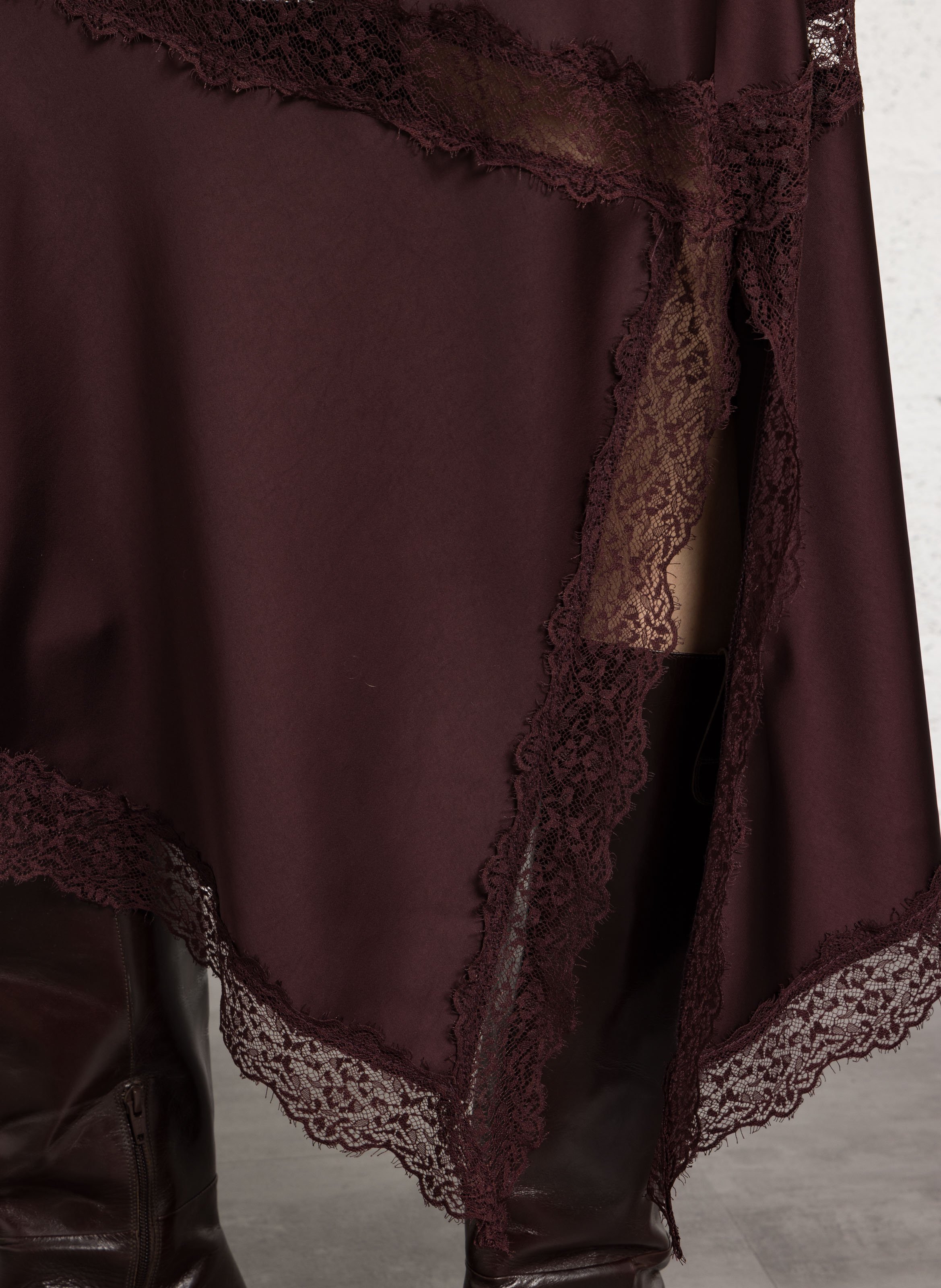 Asymmetrische midi-rok met kant IMPERIAL Zwart