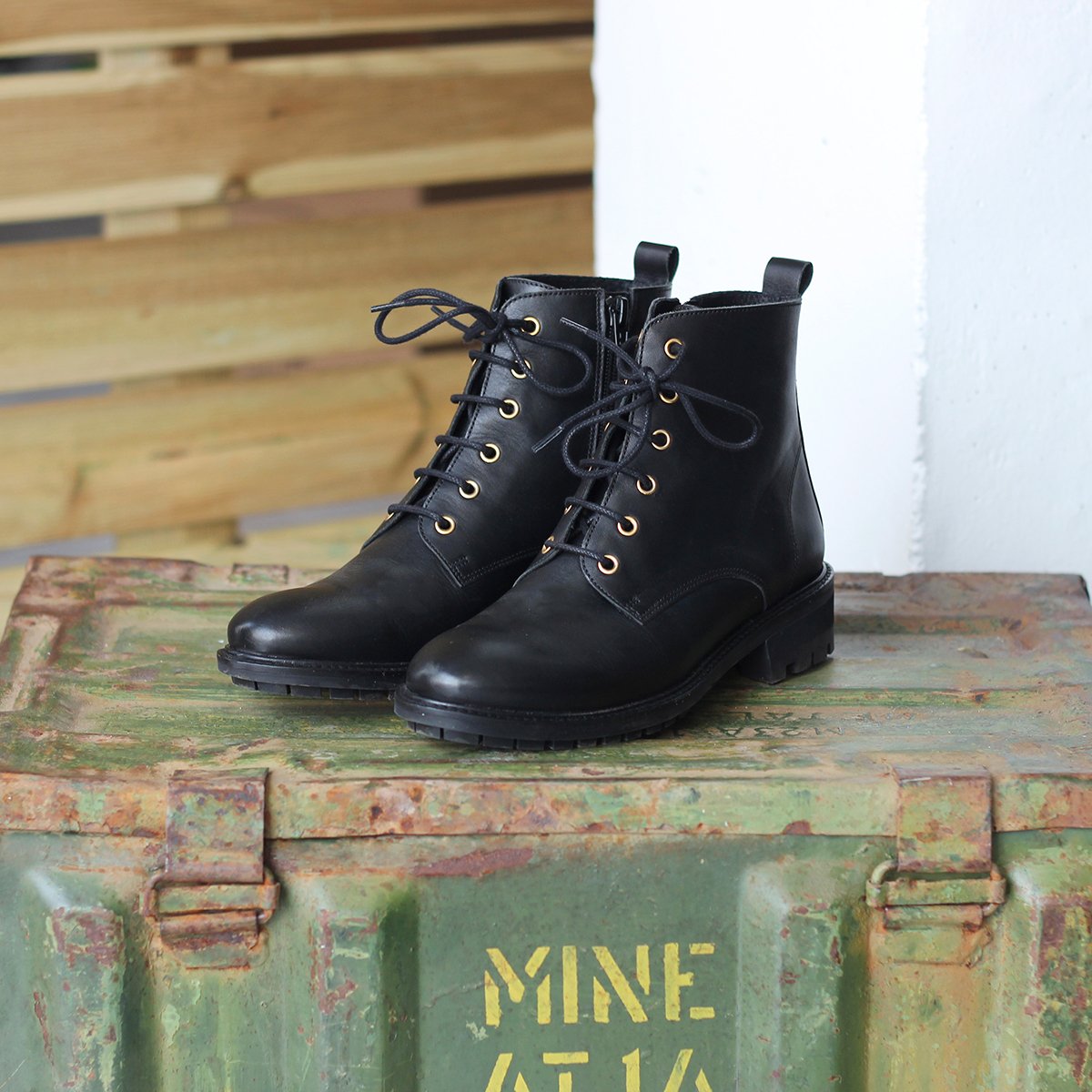 Lace-up flat leather mid-calf boots JULES & JENN Black