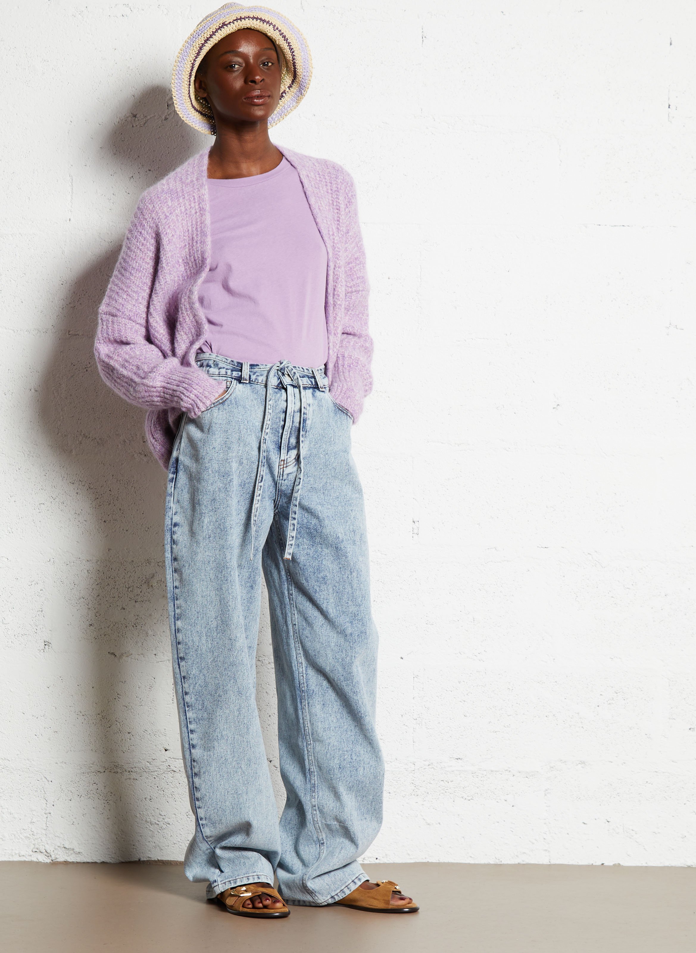 Jean boyfriend délavé avec ceinture - Look 3