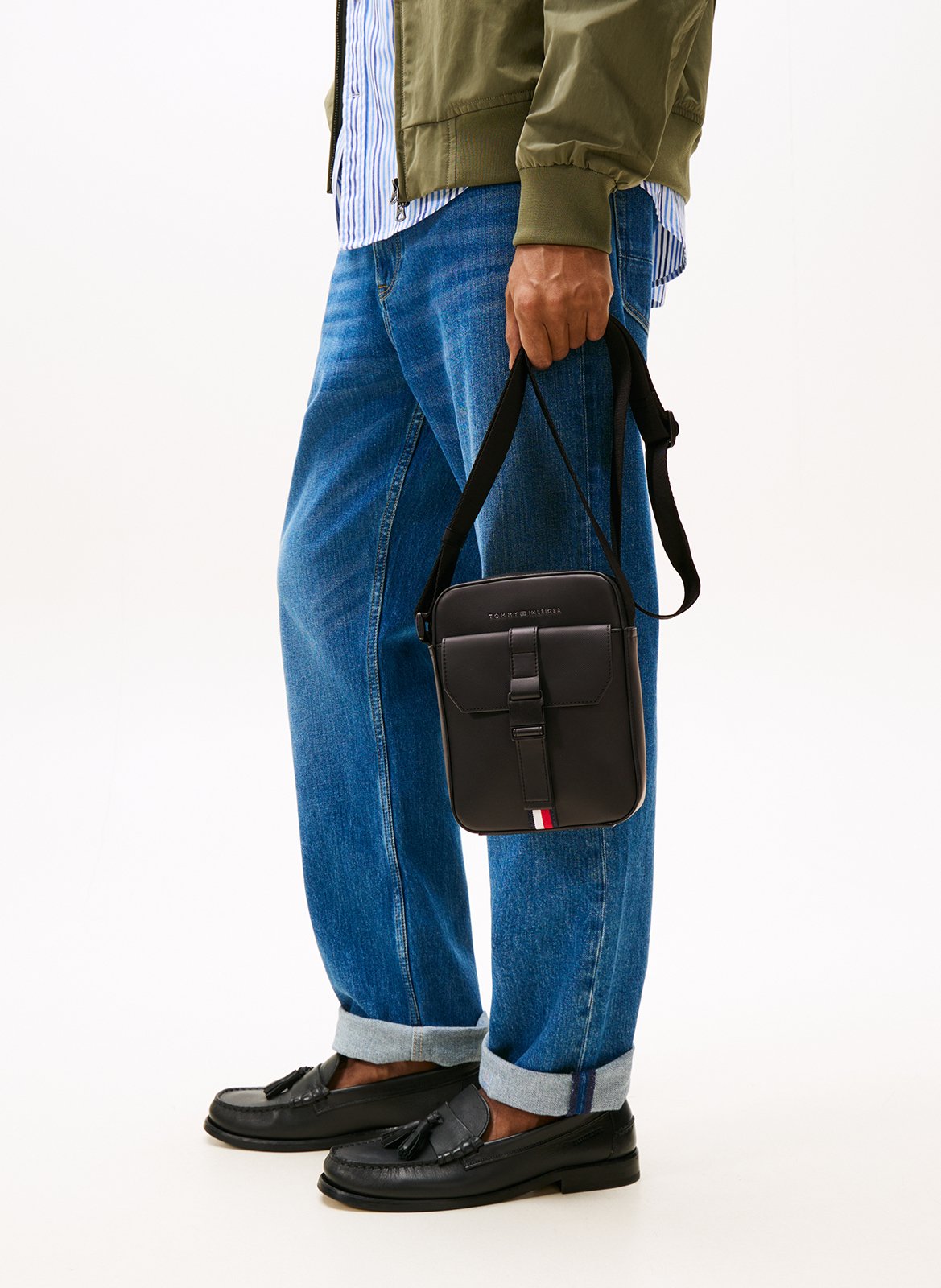 Umhängetasche mit Umschlag TOMMY HILFIGER Schwarz