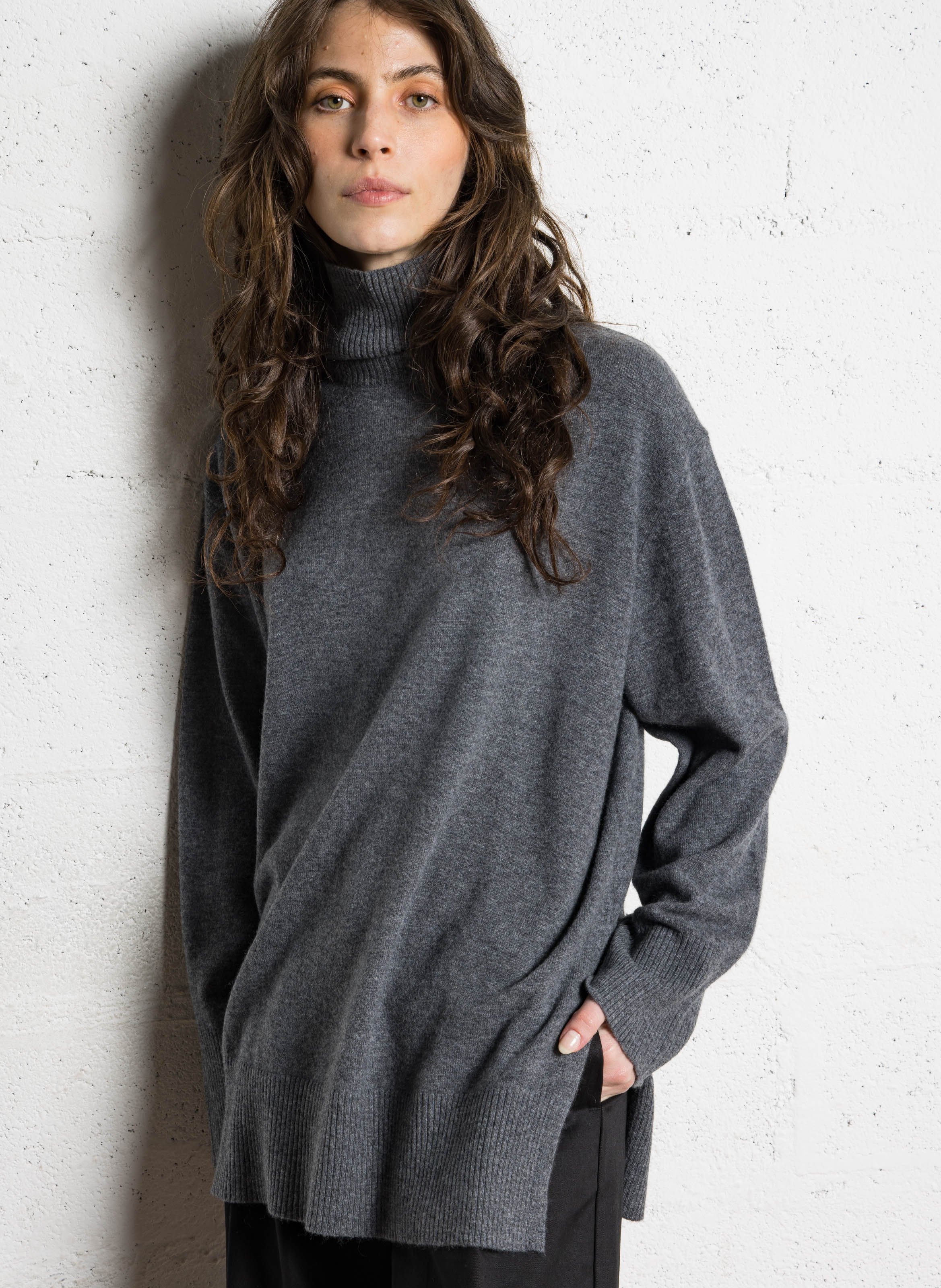 Oversized coltrui van merinowol RUE DE TOKYO Grijs