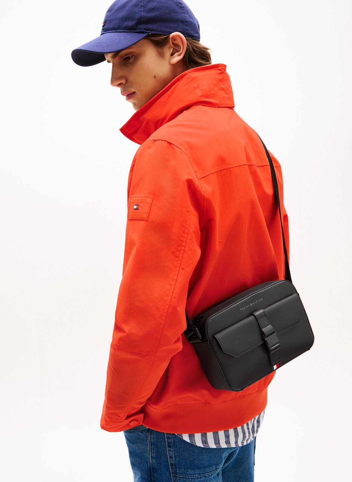 Sac bandoulière avec rabat uni TOMMY HILFIGER Noir