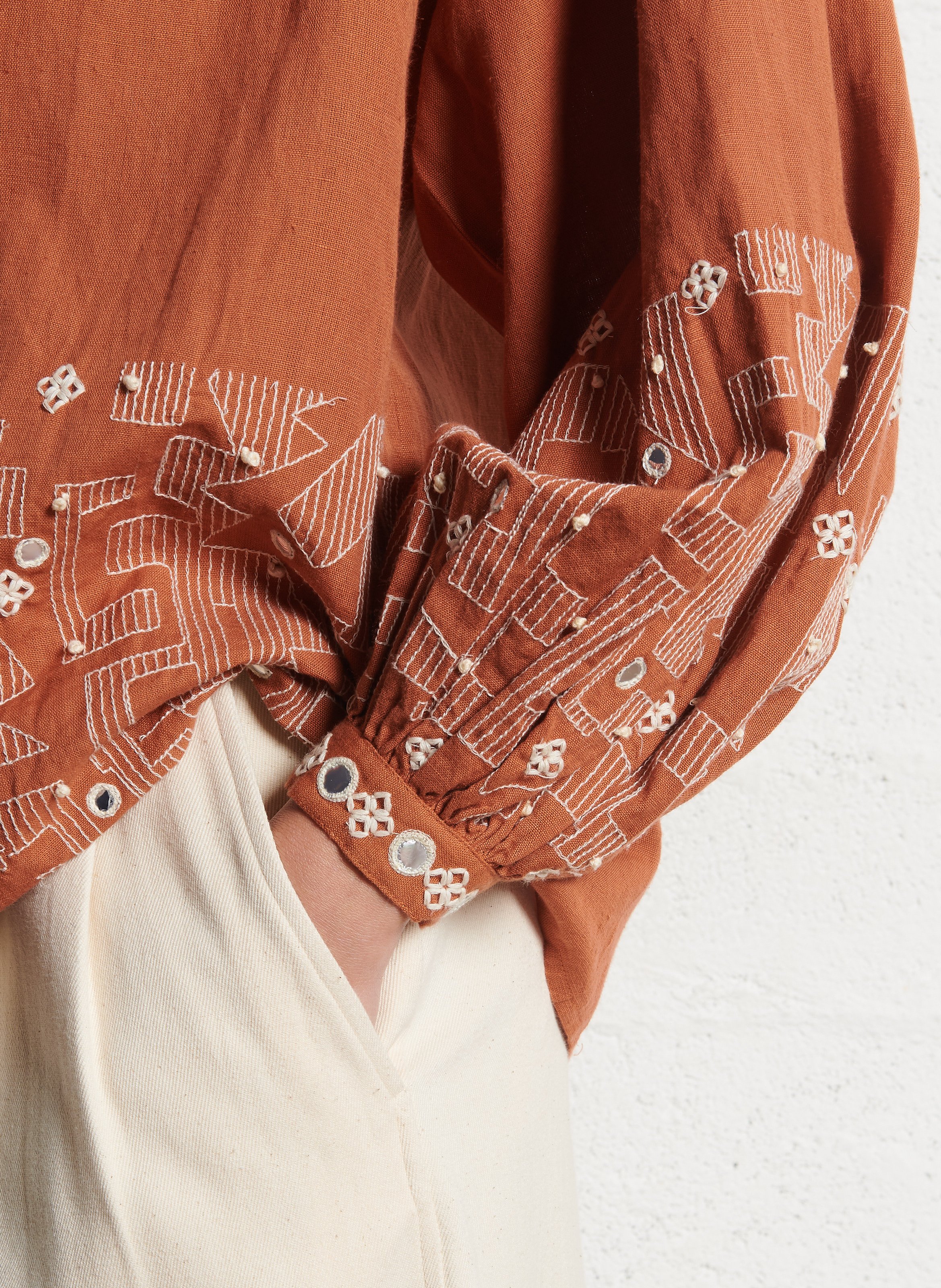 Blouse droite manches 3/4 brodée V DE VINSTER Rouge