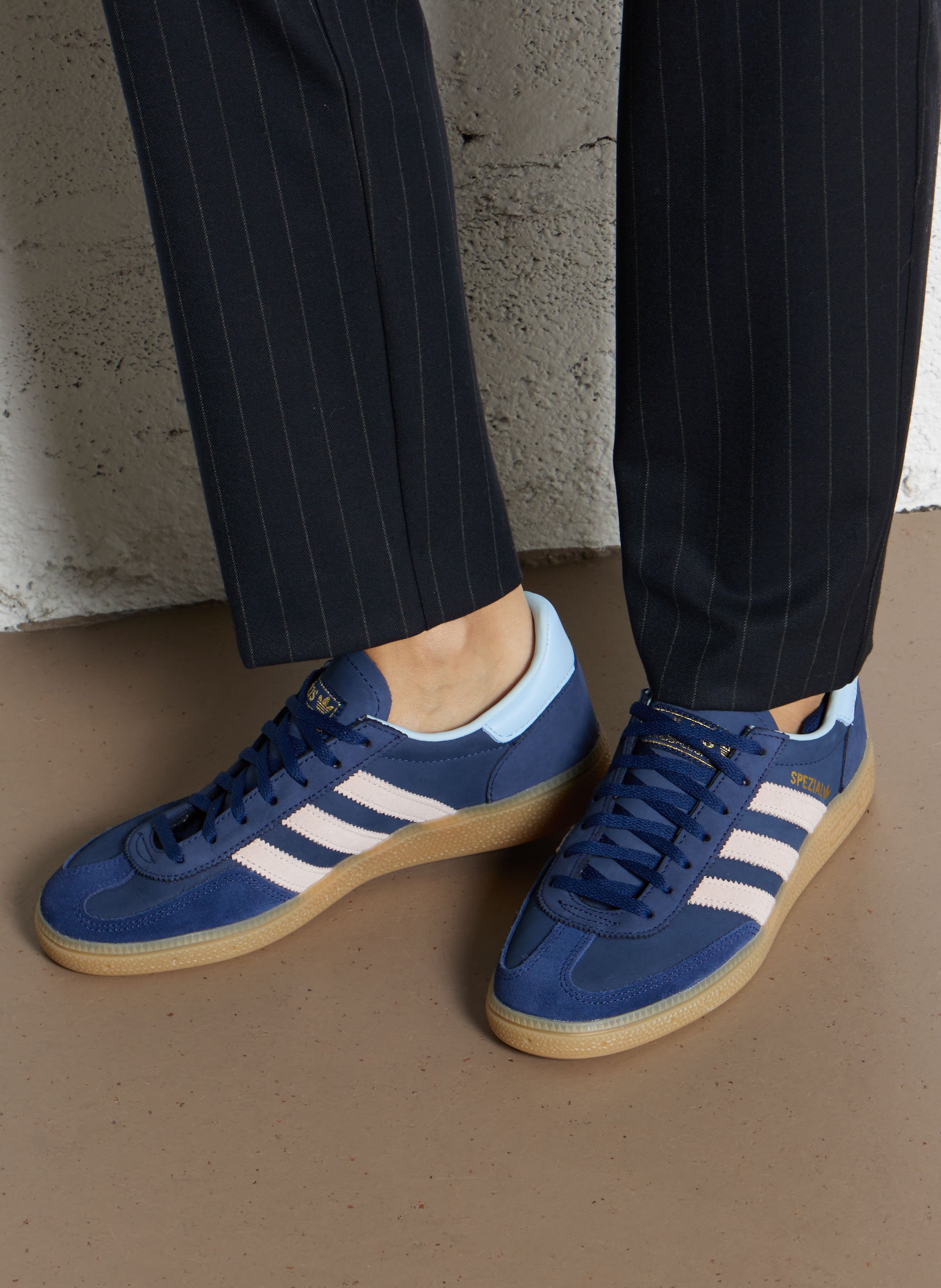 Baskets basses en cuir ADIDAS Bleu