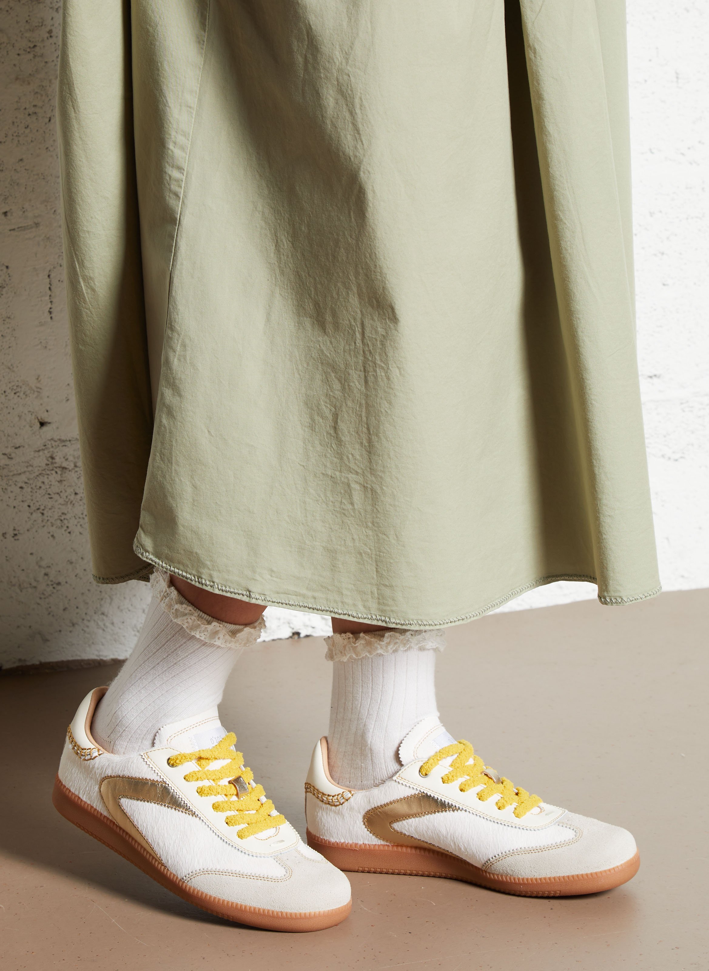 Niedrige Ledersneaker 0'105 Weiss