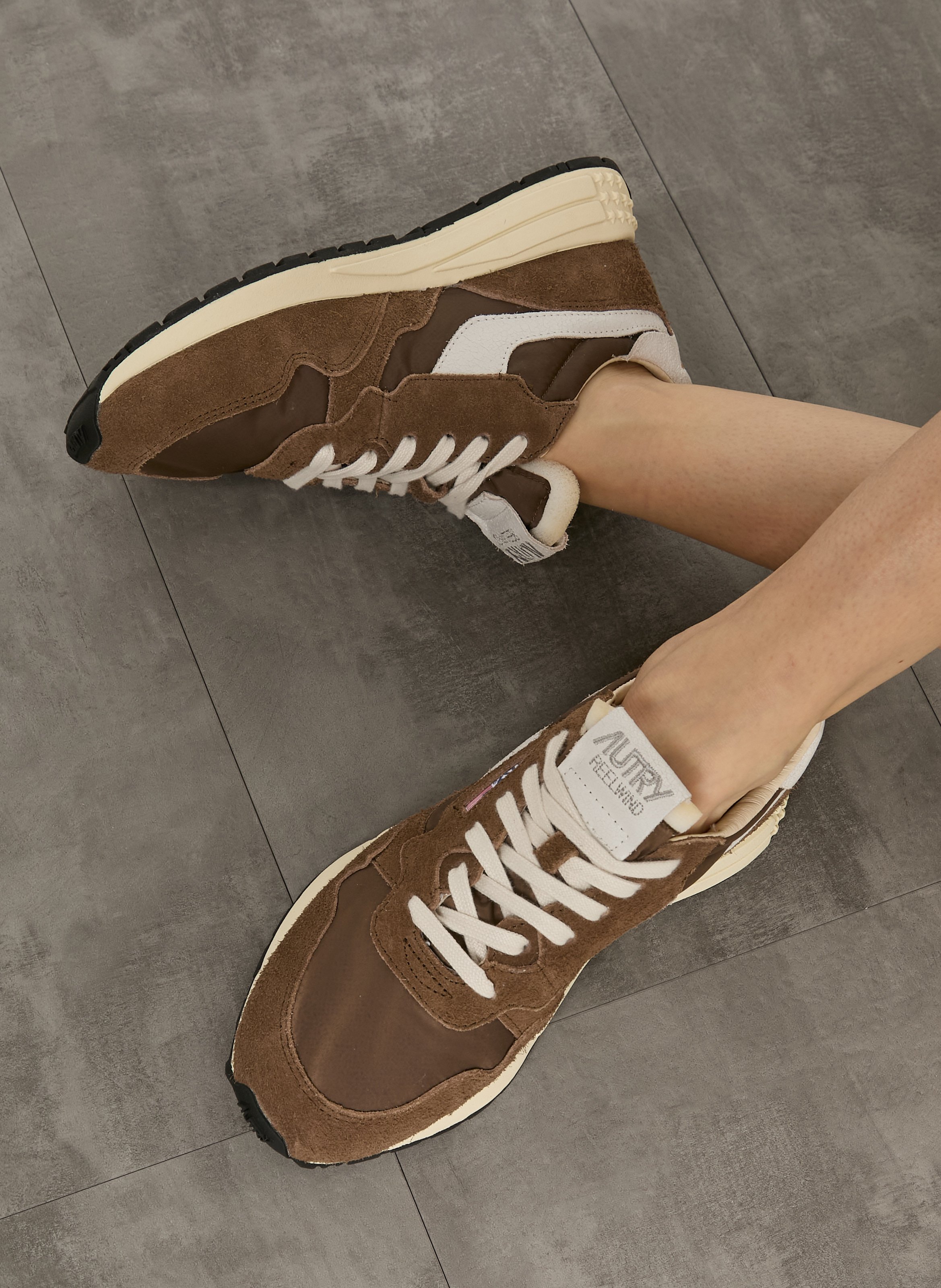 Flache Sneaker zum Schnüren AUTRY Braun