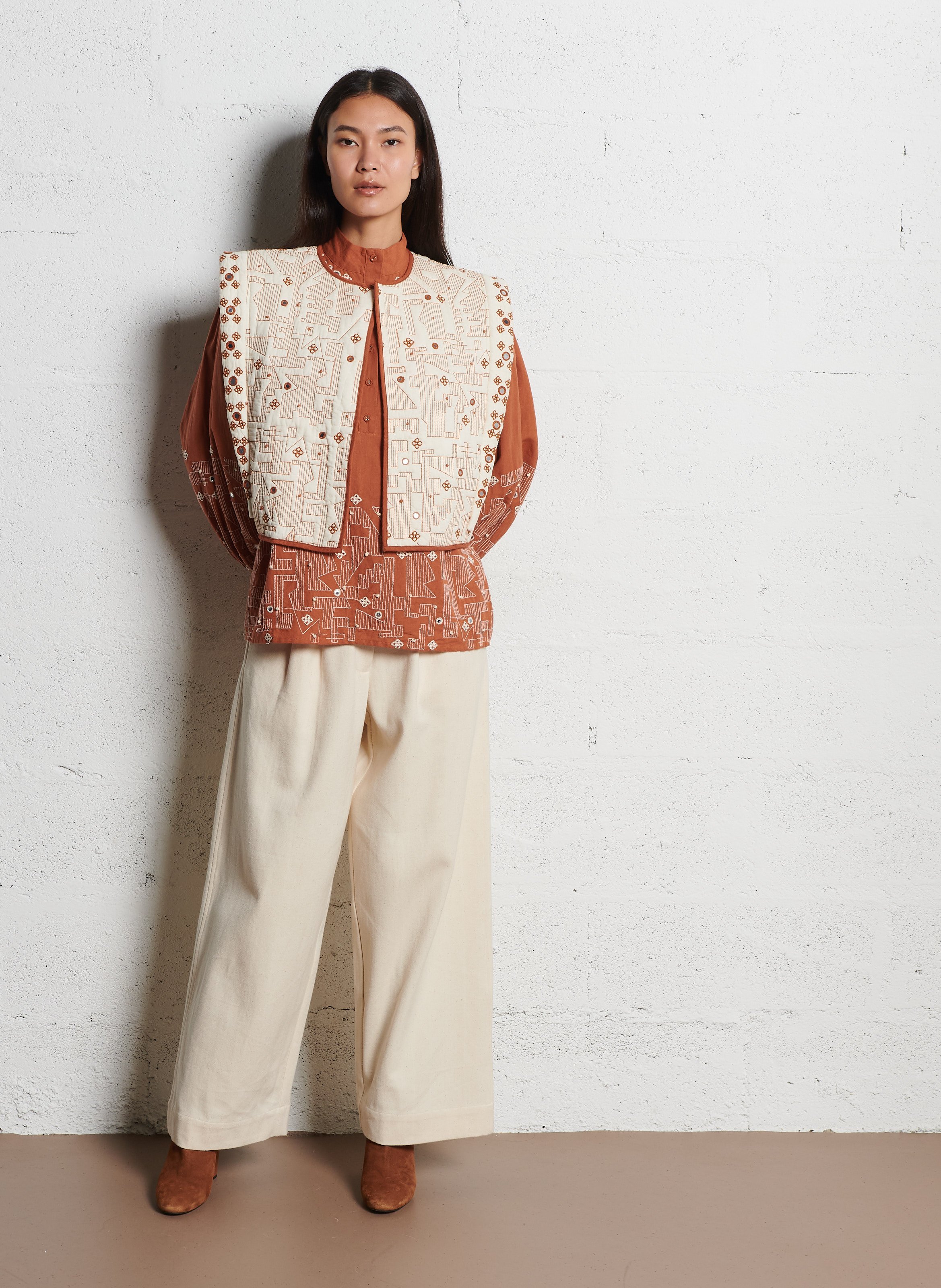 Short quilted bolero with embroidery V DE VINSTER Beige