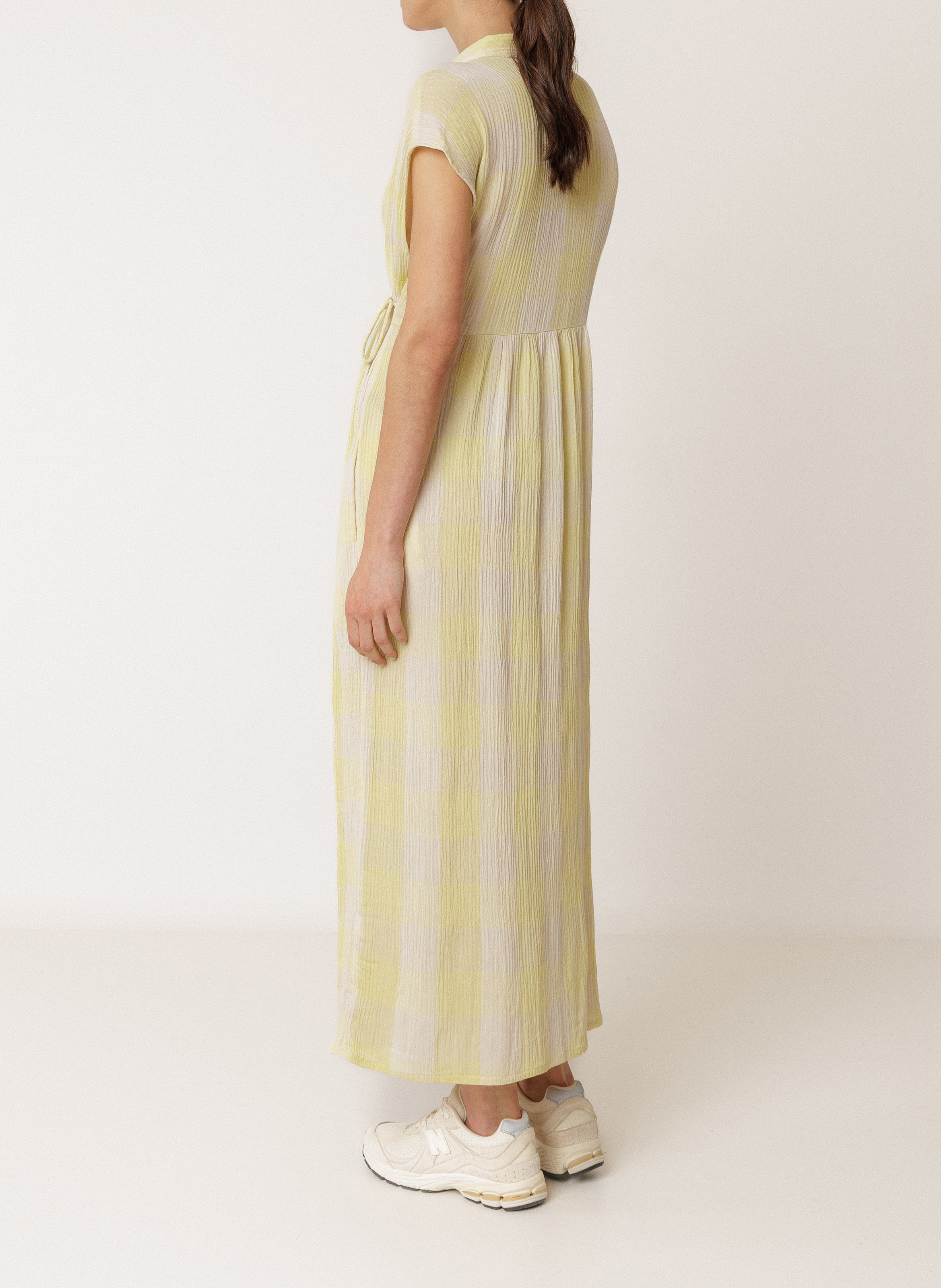 Langes Wickelkleid mit Karomuster Grun