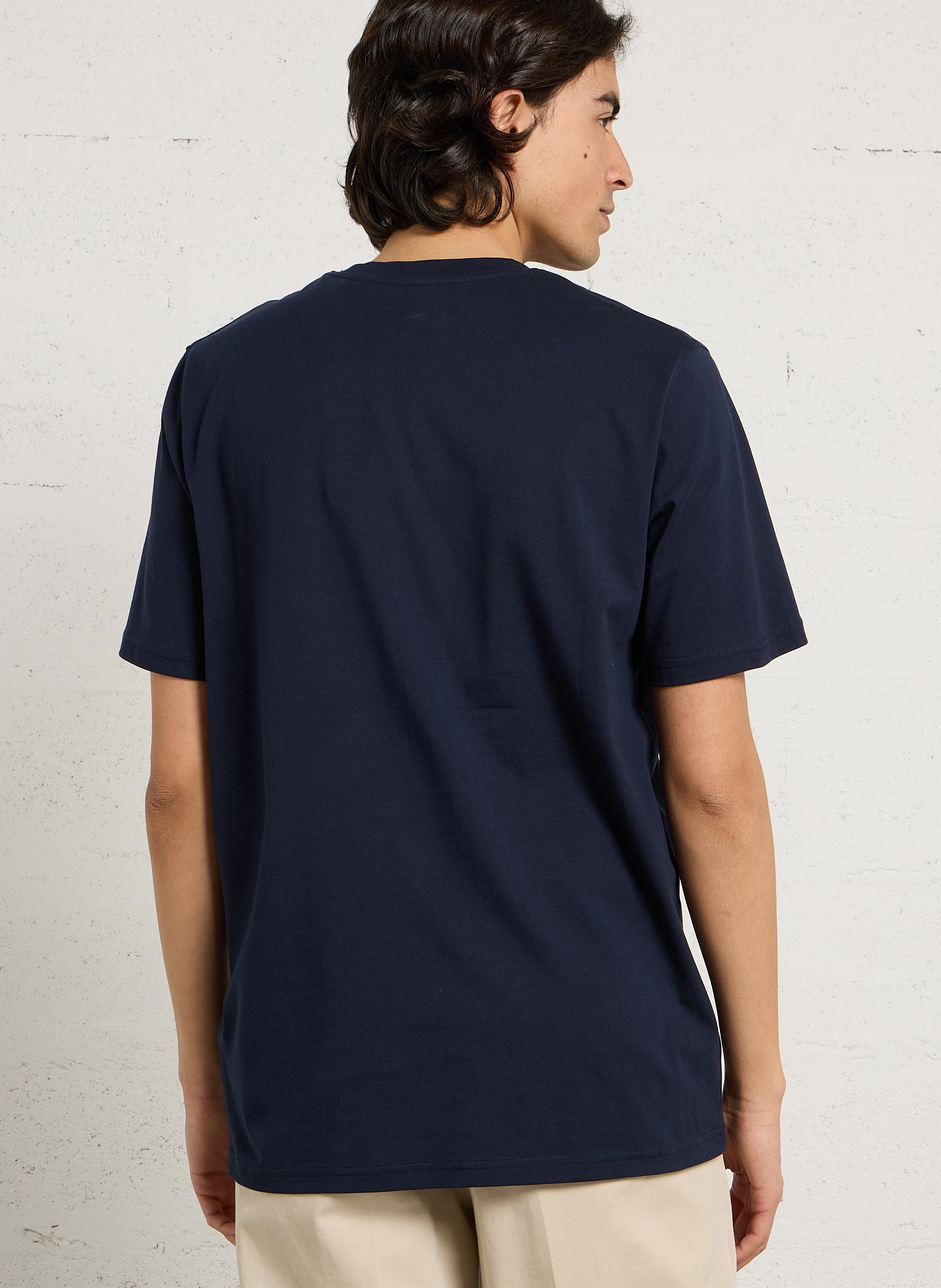 Gerader Rundhalsausschnitt T-Shirt in einfarbig mit gesticktem Logo. CHEVIGNON Blau