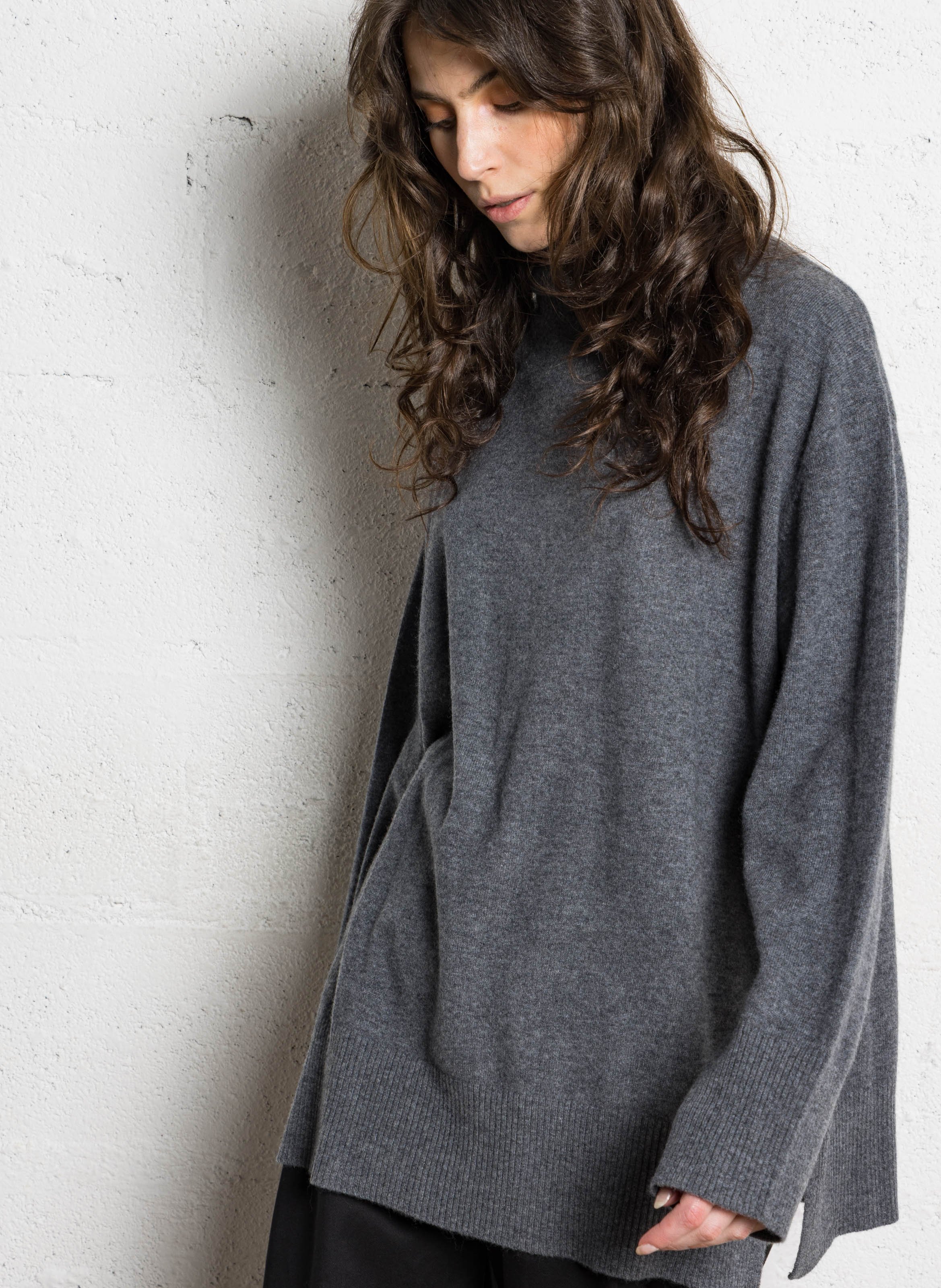 Oversized coltrui van merinowol RUE DE TOKYO Grijs