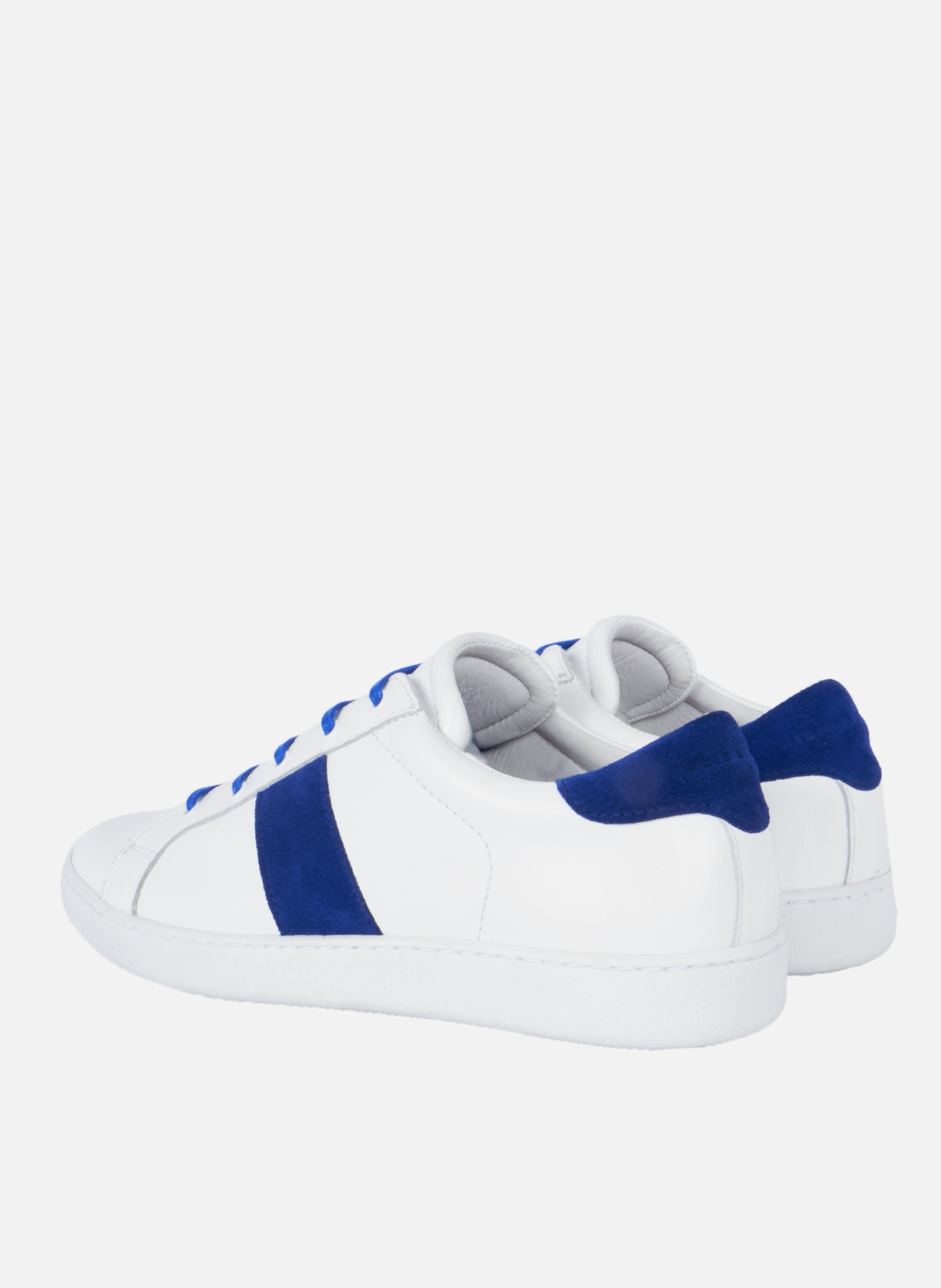 <p>Tennis lace-up in smooth leather white blue</p> JULES & JENN White