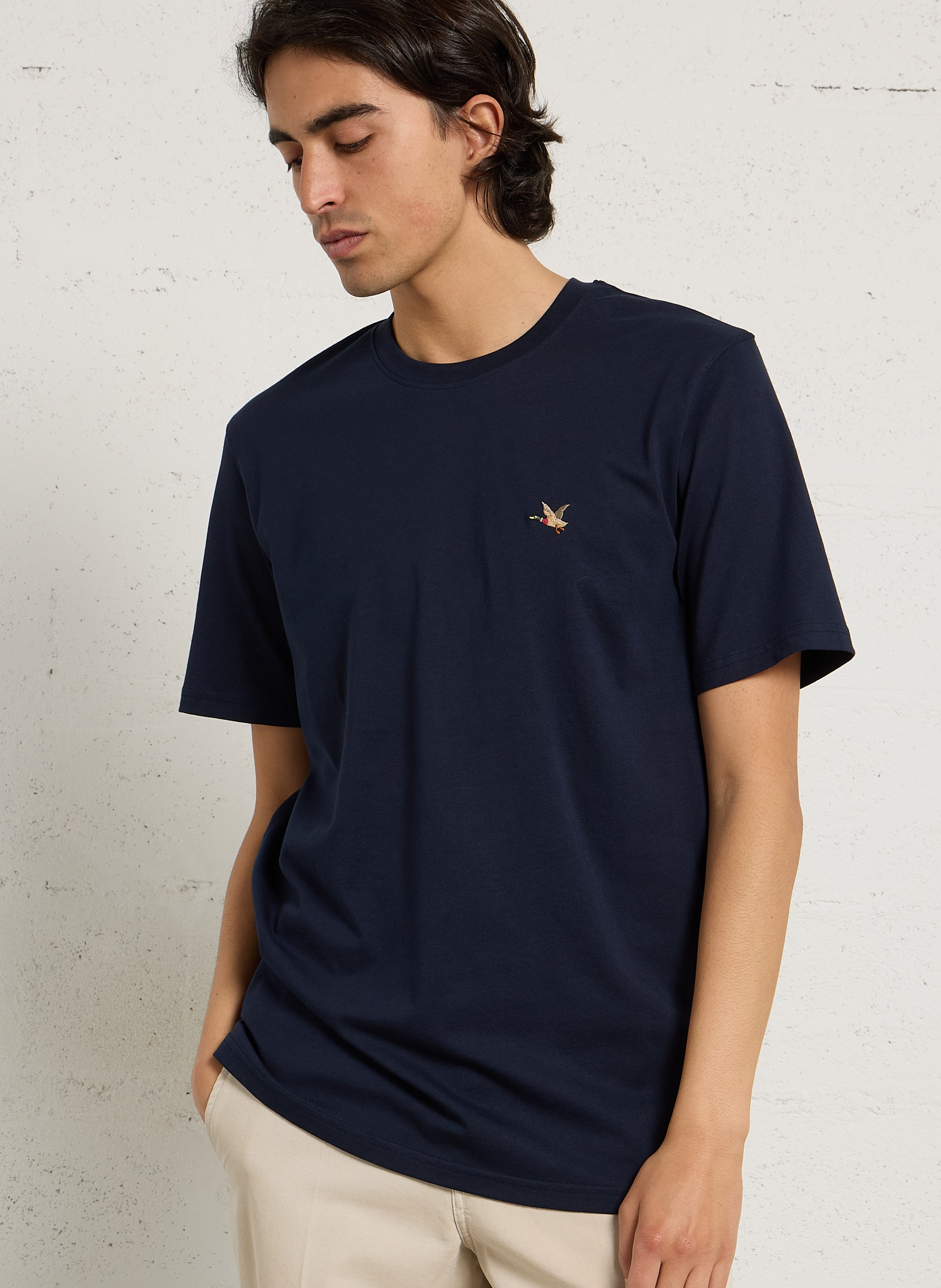 Gerader Rundhalsausschnitt T-Shirt in einfarbig mit gesticktem Logo. CHEVIGNON