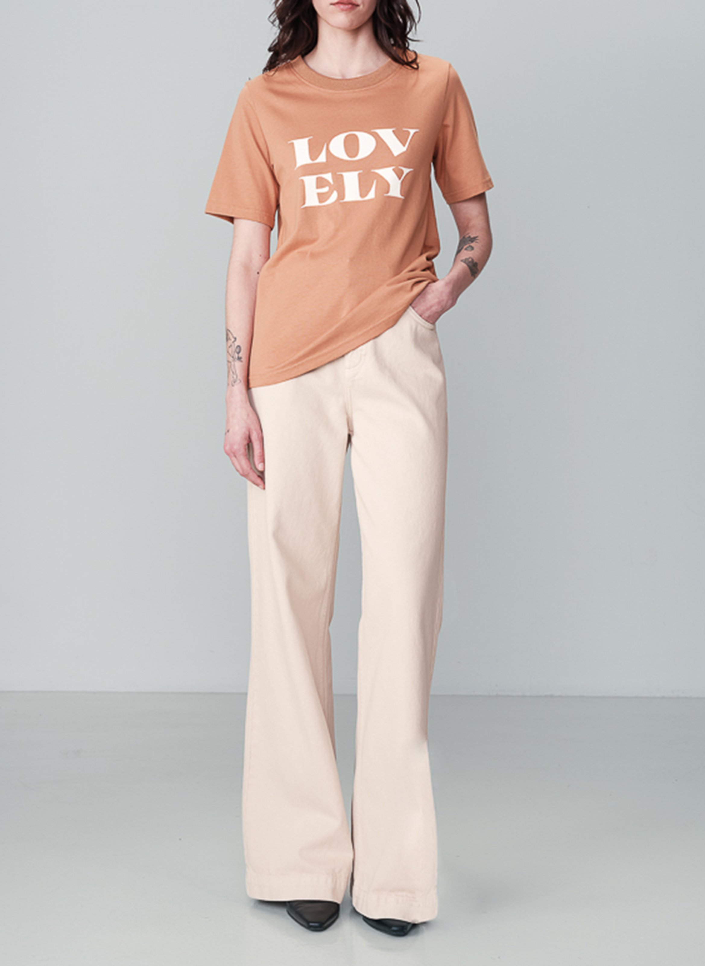 Short-sleeved V-neck T-shirt with printed message GRACE ET MILA Brown