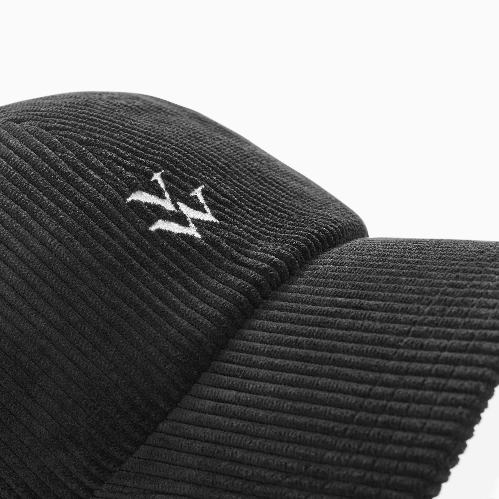 Corduroy cap VANESSA WU Black