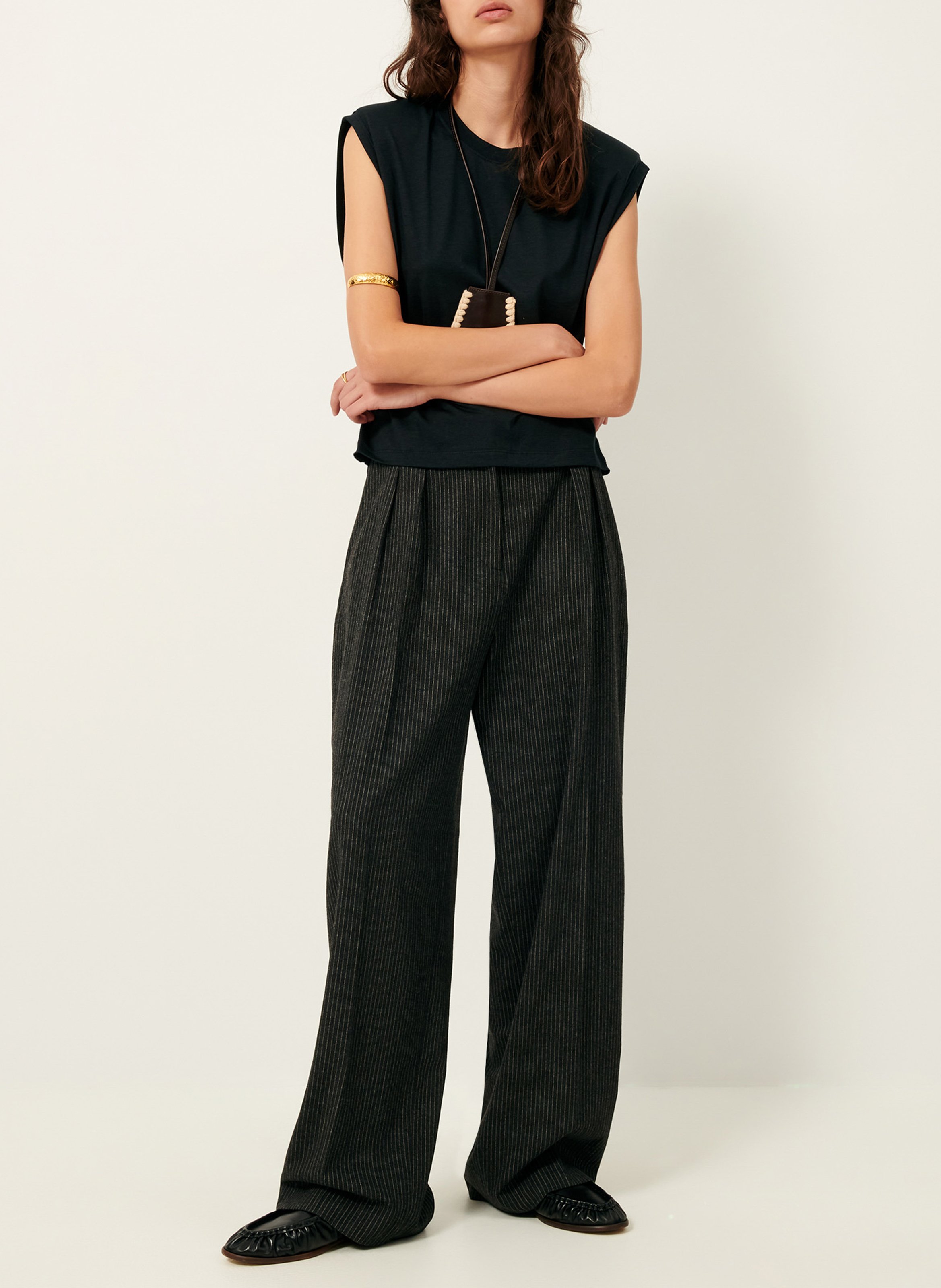 Loose-fit round-neck T-shirt with shoulder pads SESSUN Black