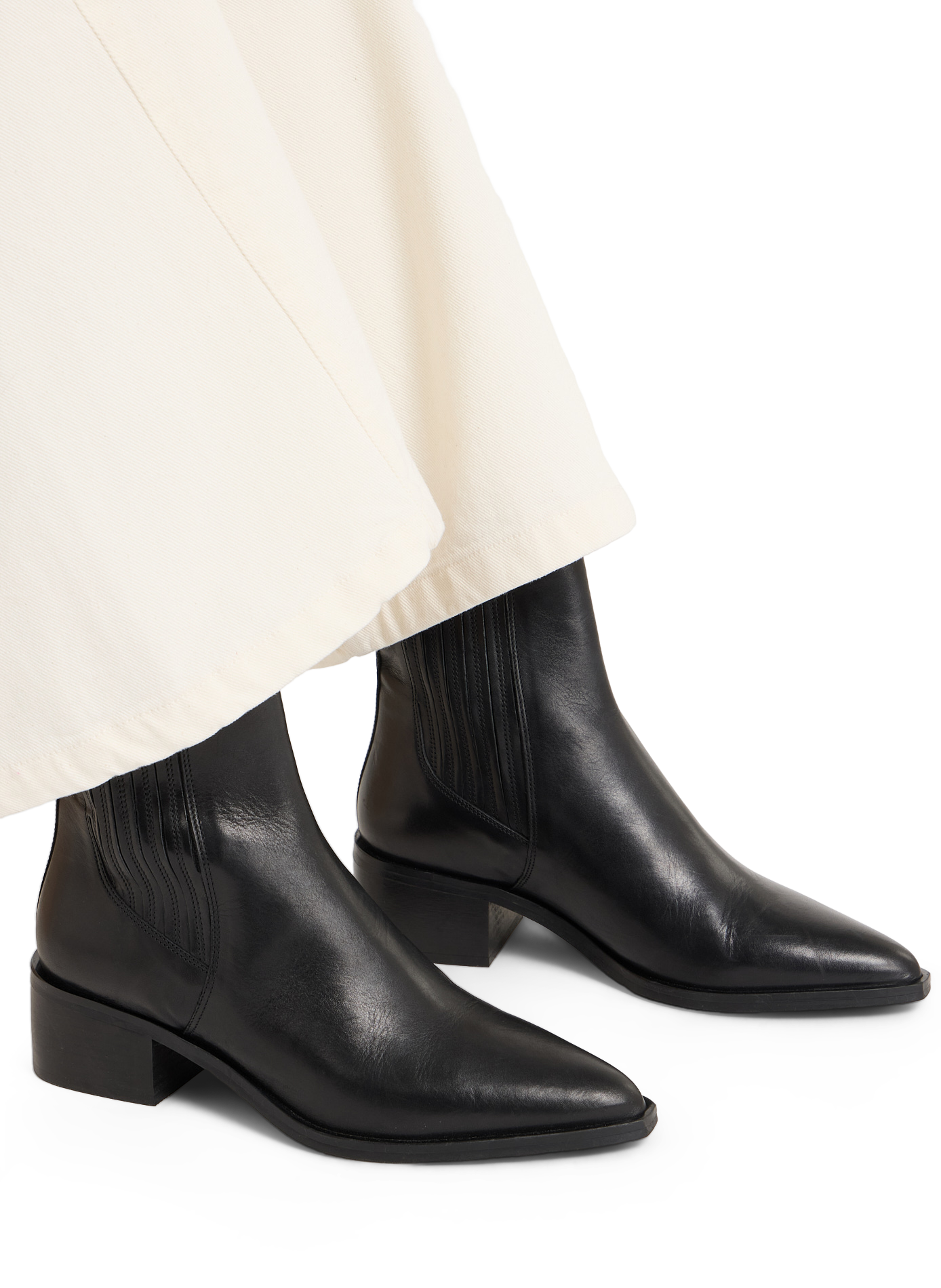 Beyoncé Pointed Leather Ankle Boots in Black Beyonce SAISON 1865 Black