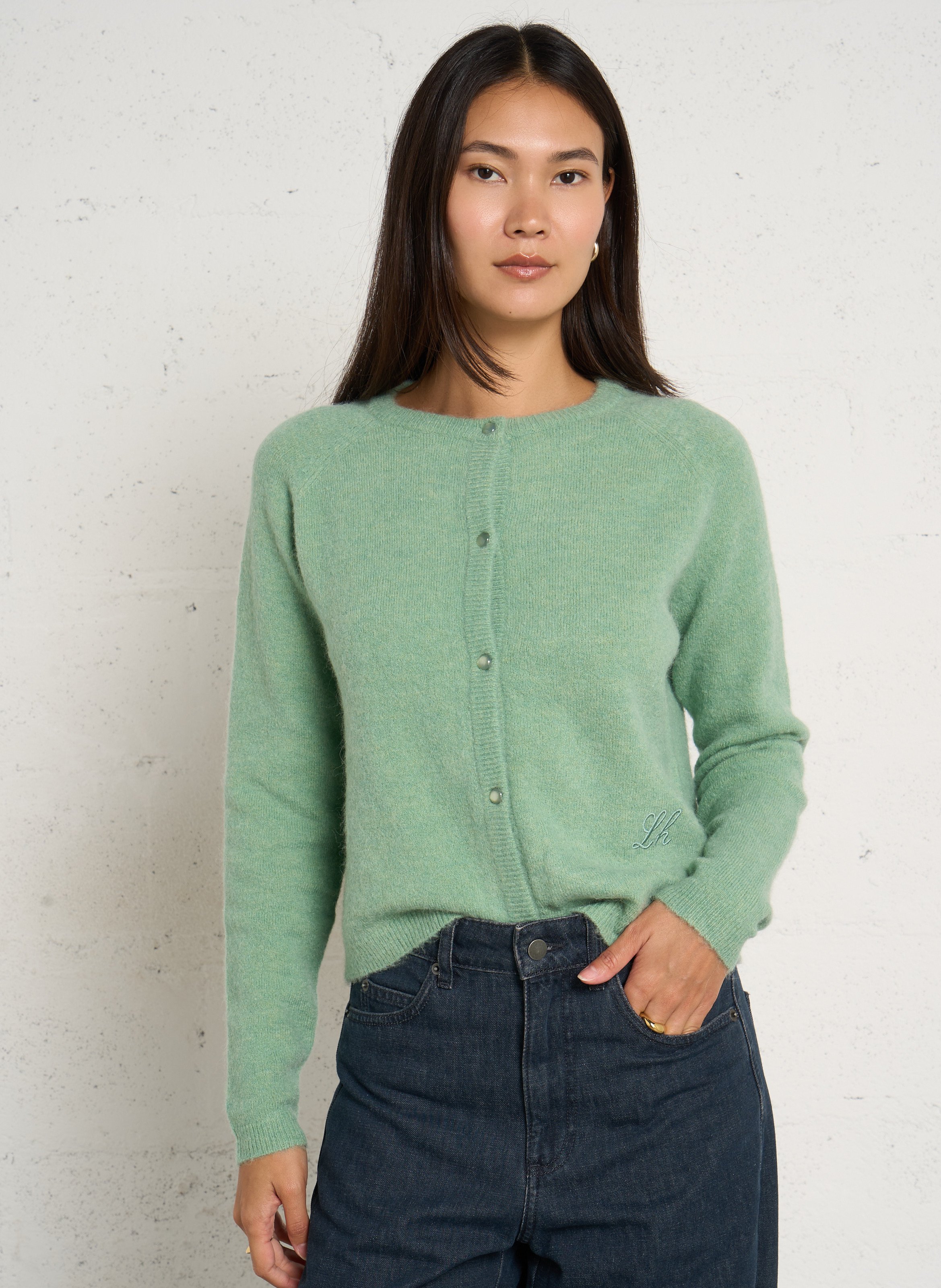 Gilet droit col rond court et boutonné LEON & HARPER