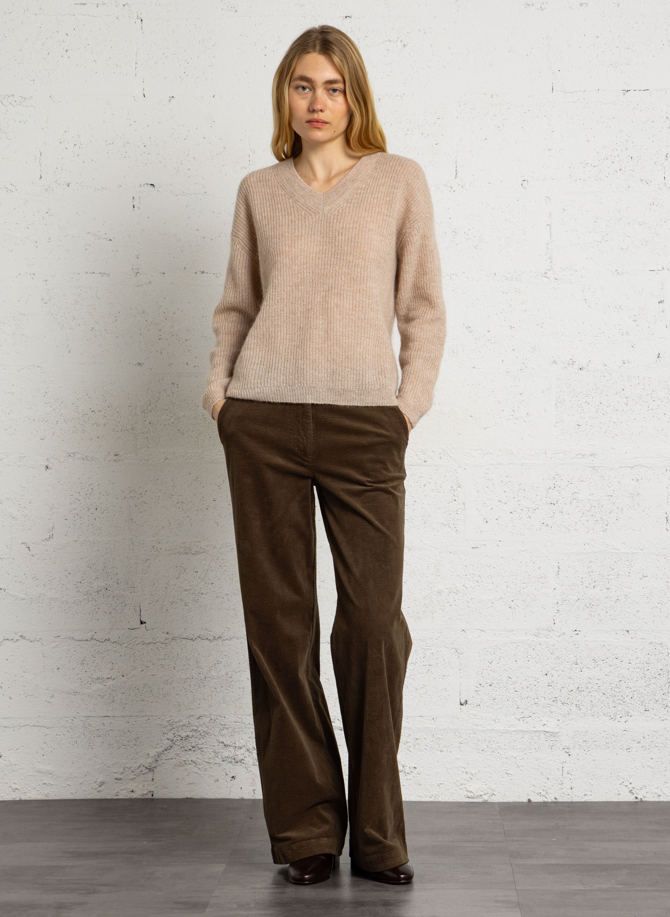 Ausgestellte Hose aus Baumwoll-Mix NICE THINGS Khaki