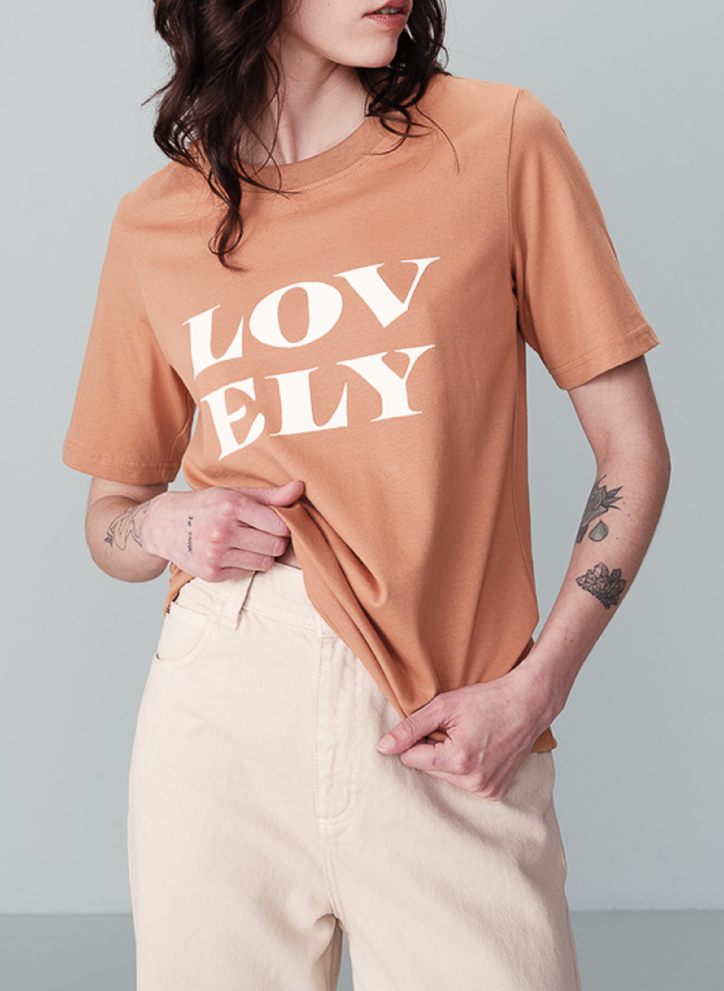 Short-sleeved V-neck T-shirt with printed message GRACE ET MILA Brown