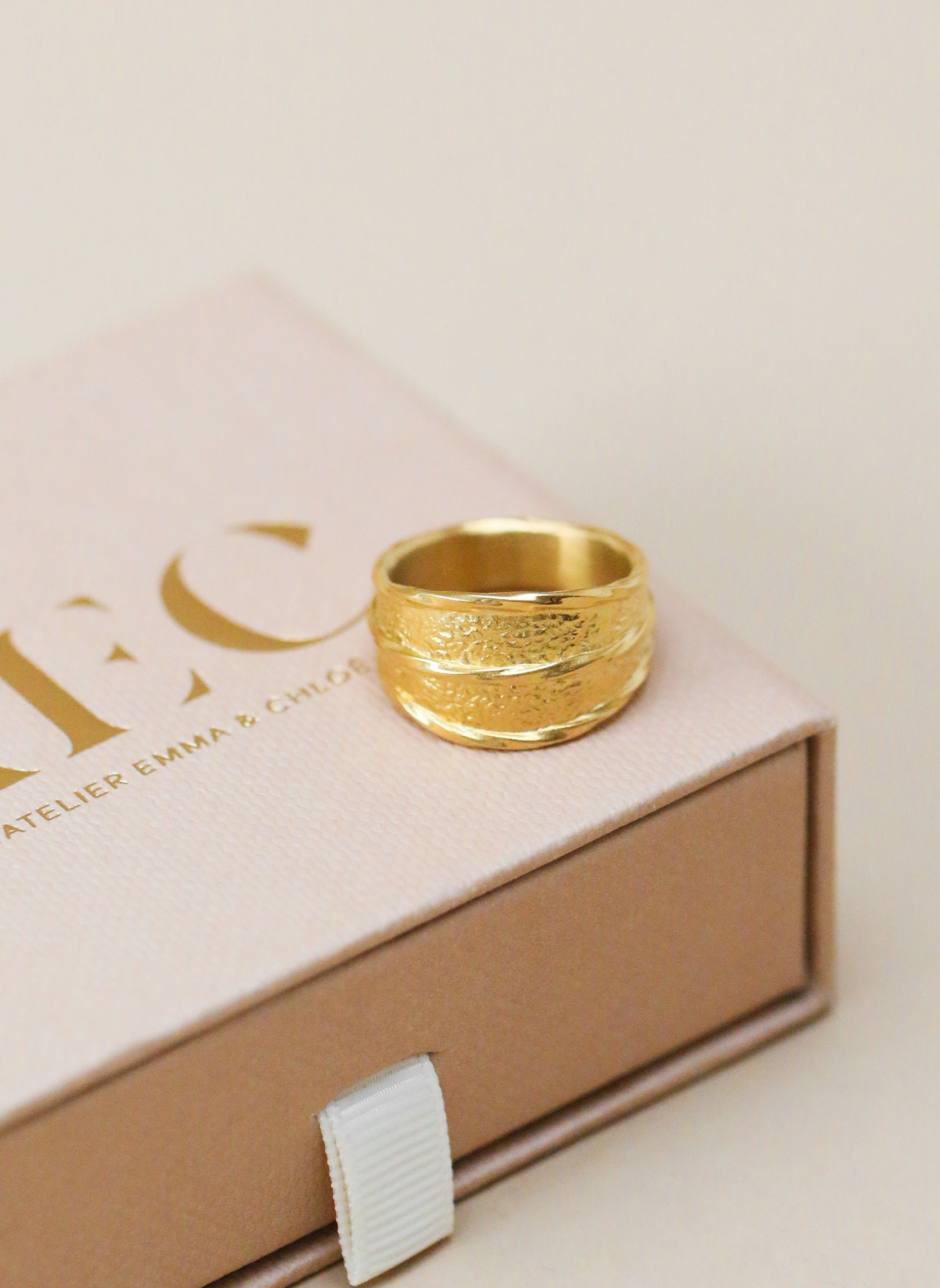 Wide ocean ring AEC Paris Golden