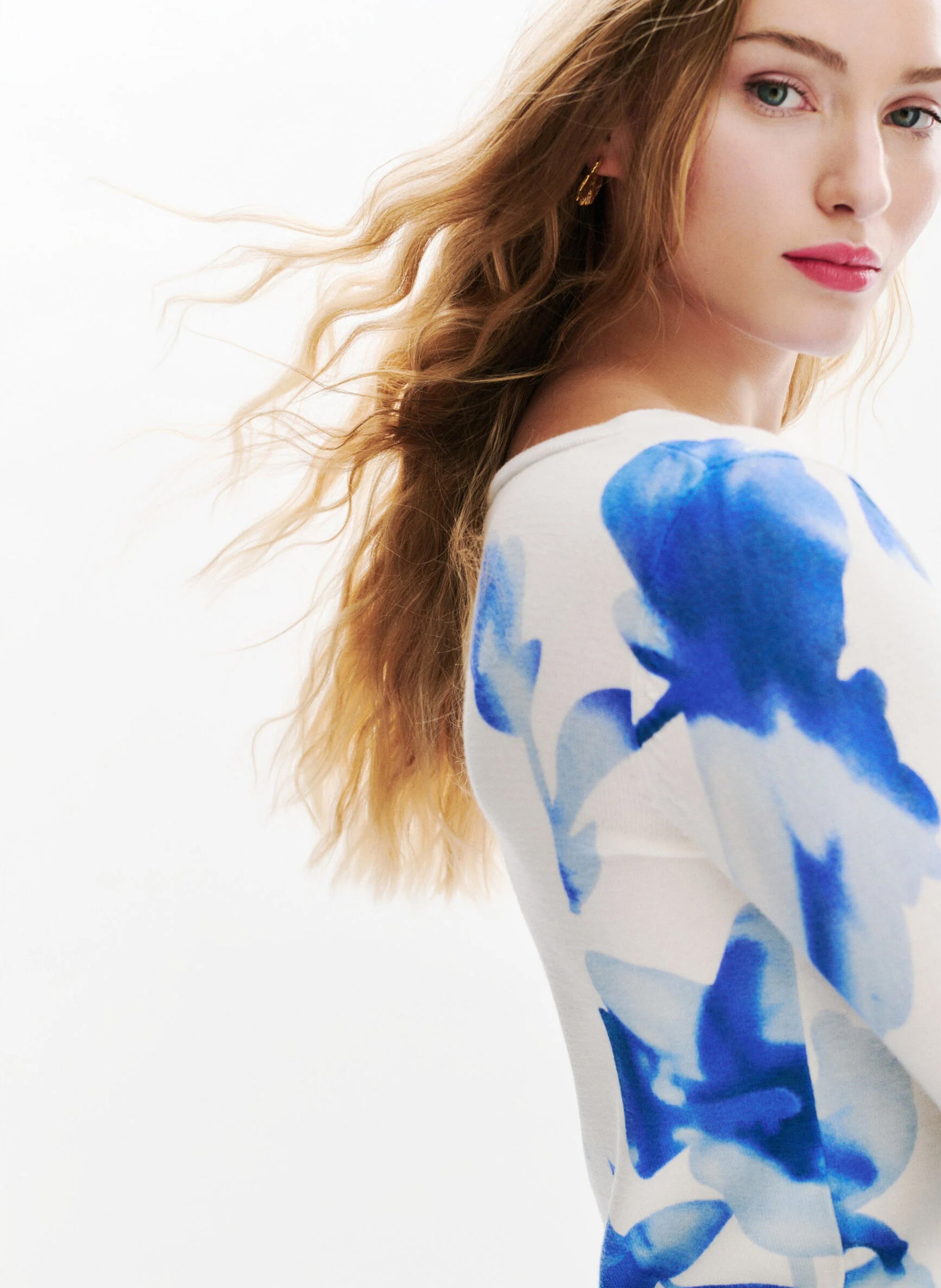 Pull moulant en coton CAROLL Bleu