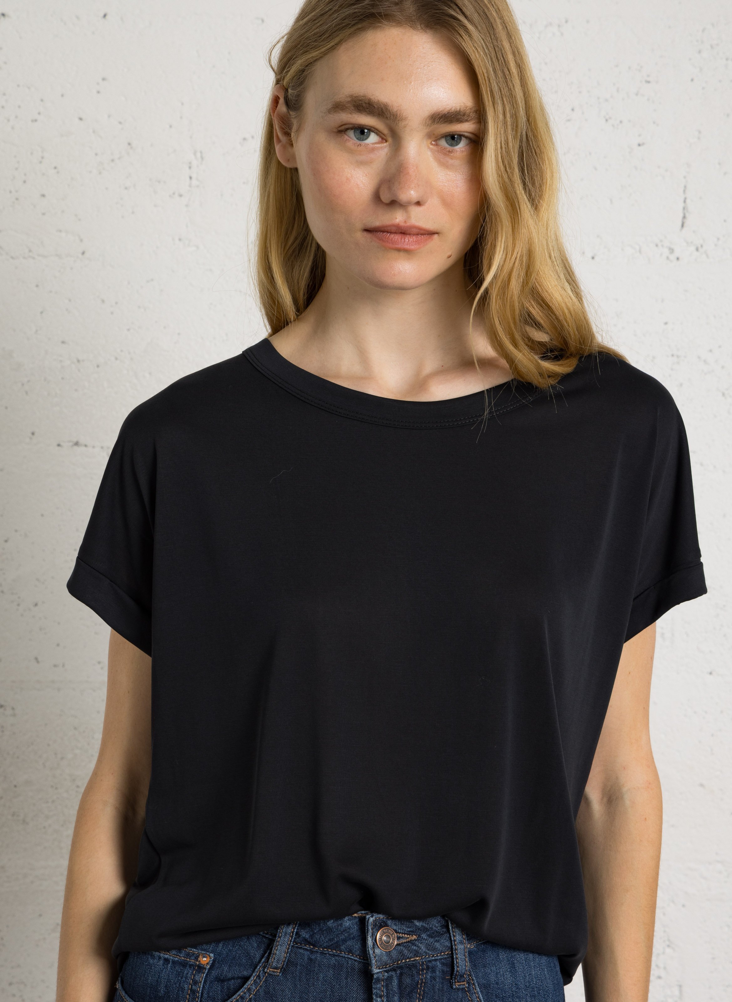 Einfarbiges T-Shirt mit Rundhalsausschnitt LE TEMPS DES CERISES Schwarz