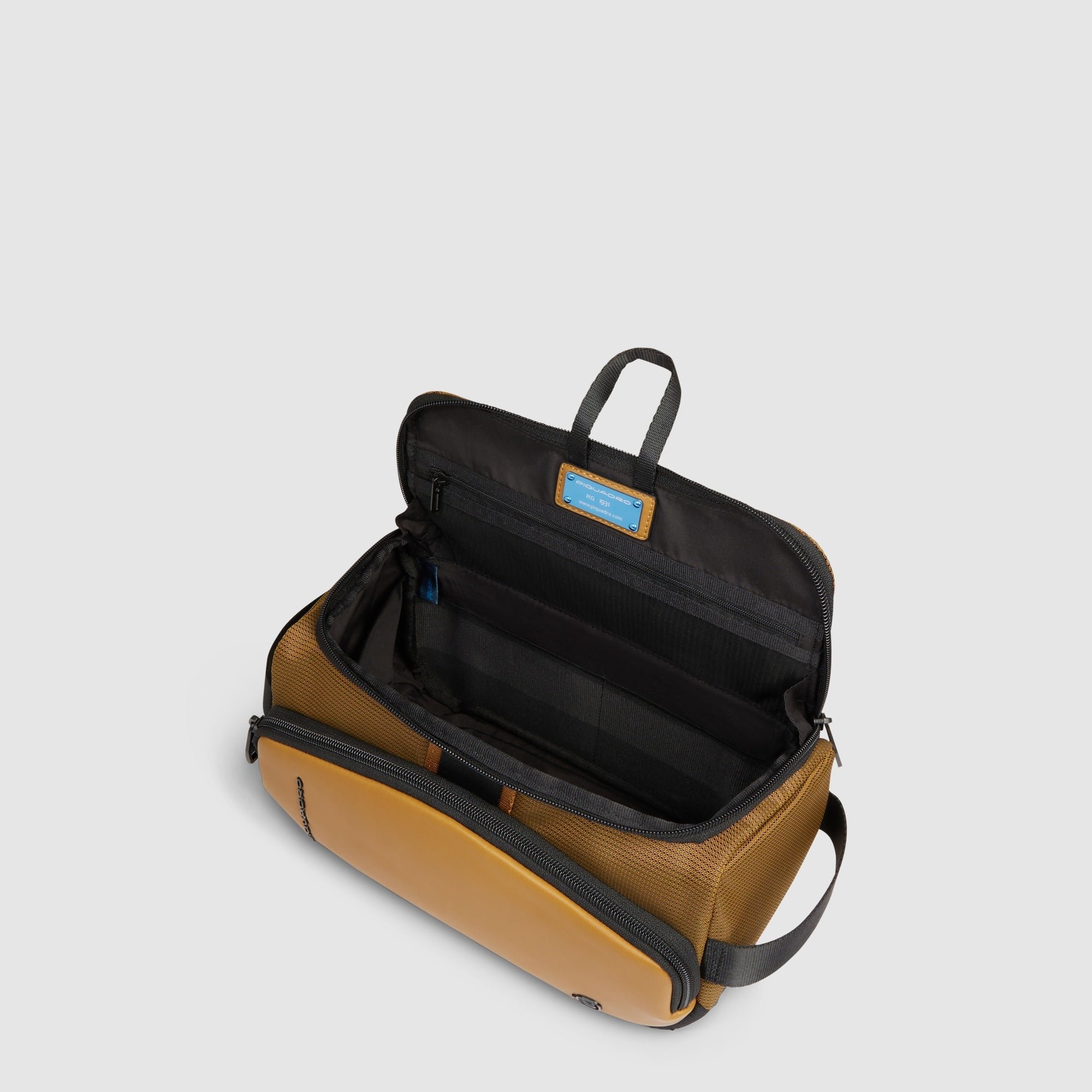 Toiletry bag made from bio-based material PIQUADRO Brown