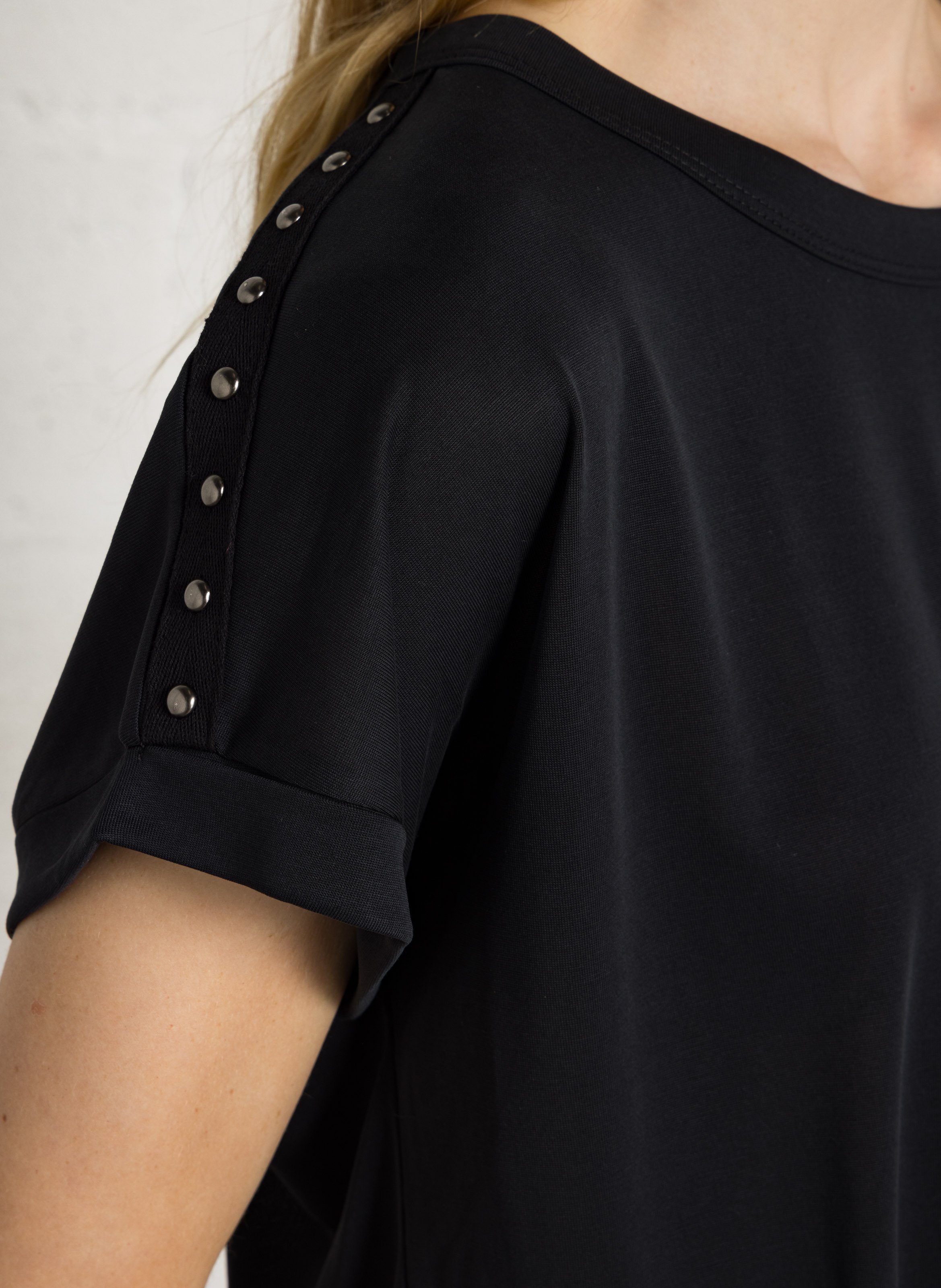Einfarbiges T-Shirt mit Rundhalsausschnitt LE TEMPS DES CERISES Schwarz
