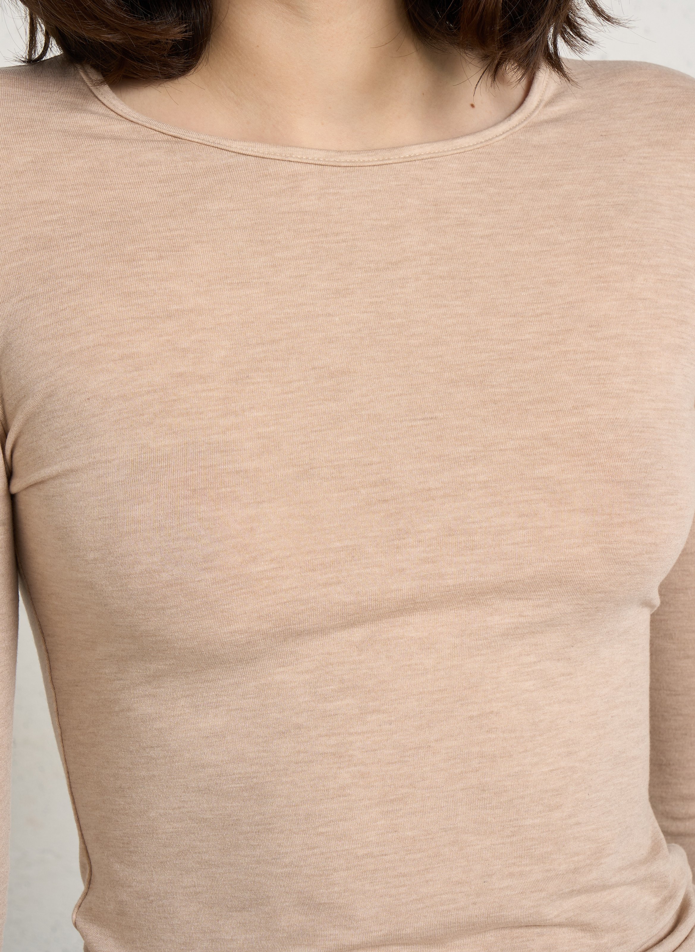 Figurbetontes Langarm-T-Shirt mit Rundhalsausschnitt PLEASE Beige
