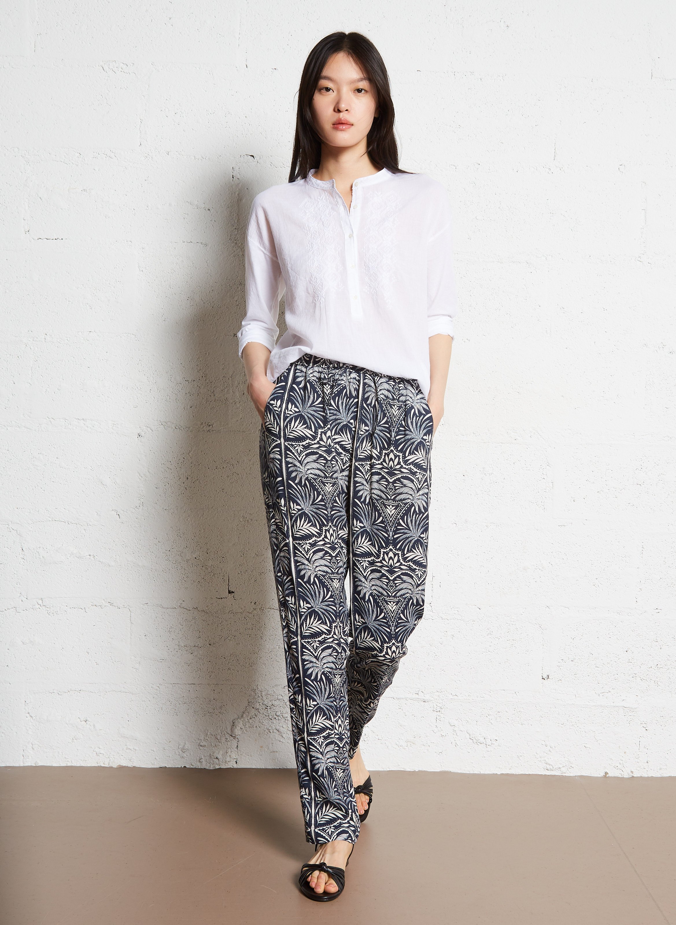 Gerade geschnittene Hose mit Pflanzenmuster HARTFORD Blau