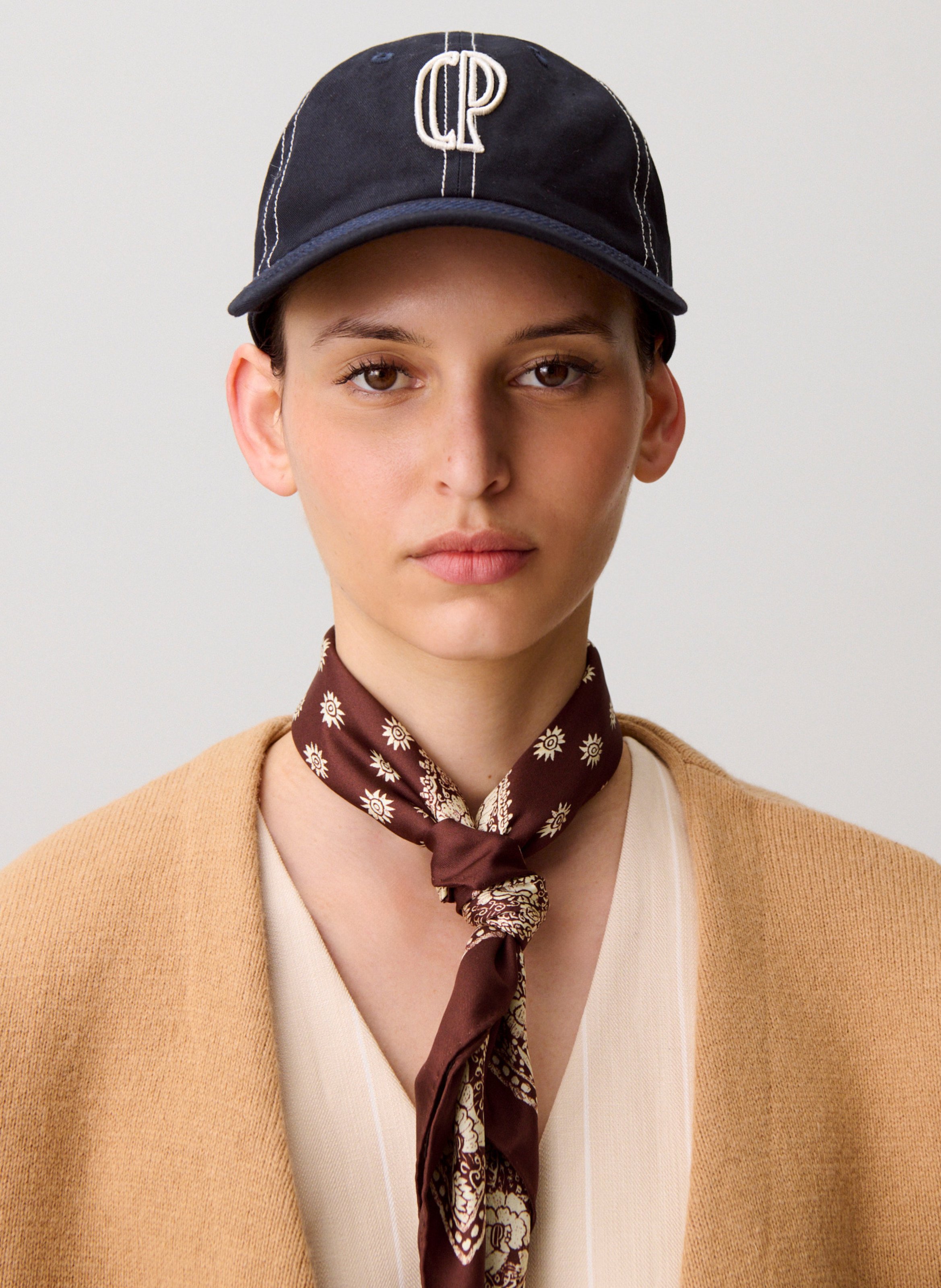 Verstellbare bestickte Mütze CLAUDIE PIERLOT