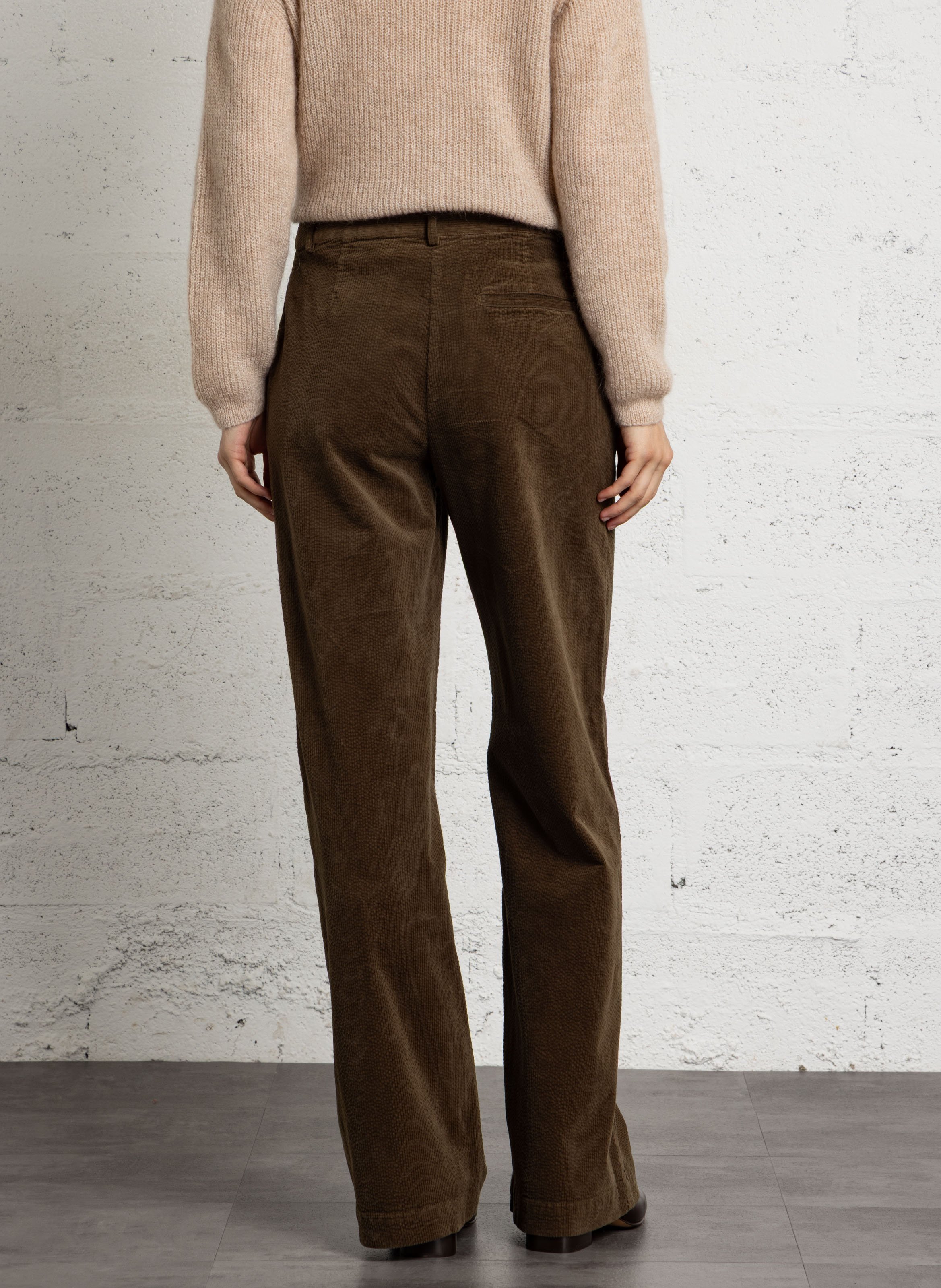 Ausgestellte Hose aus Baumwoll-Mix NICE THINGS Khaki