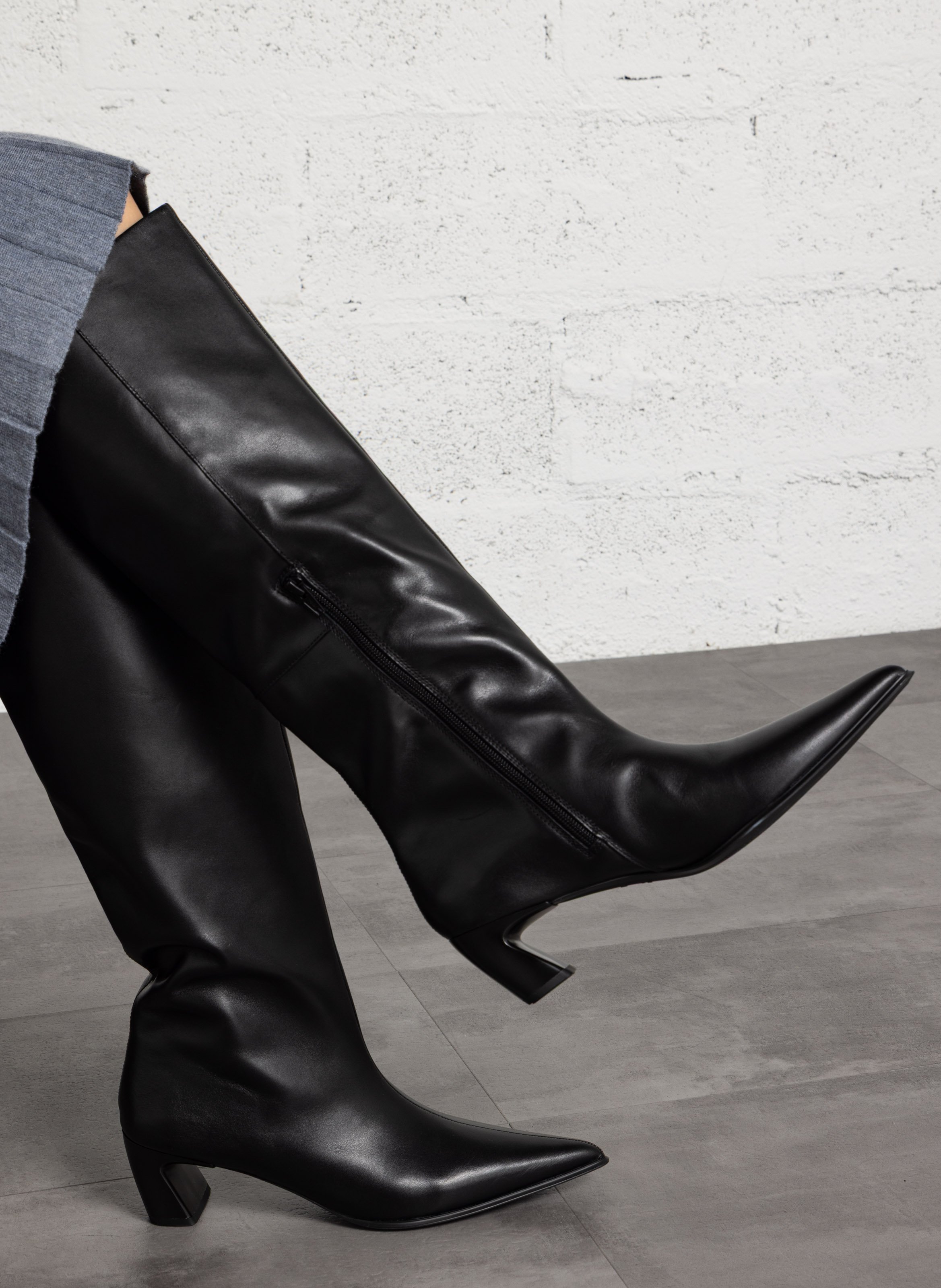 High leather pointed toe boots VAGABOND Black