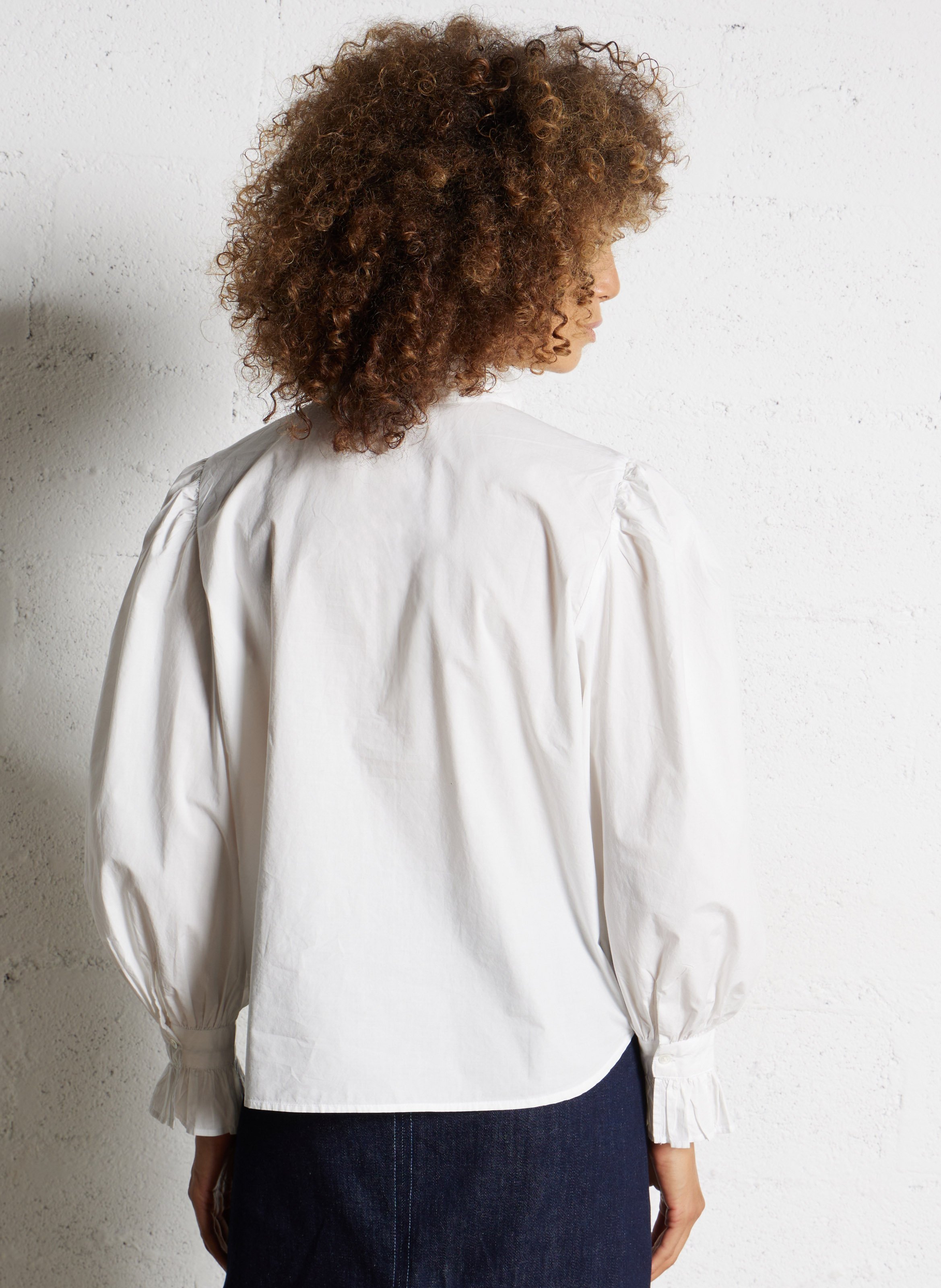 Camisa de algodón con cuello con volante FEEKA Blanco