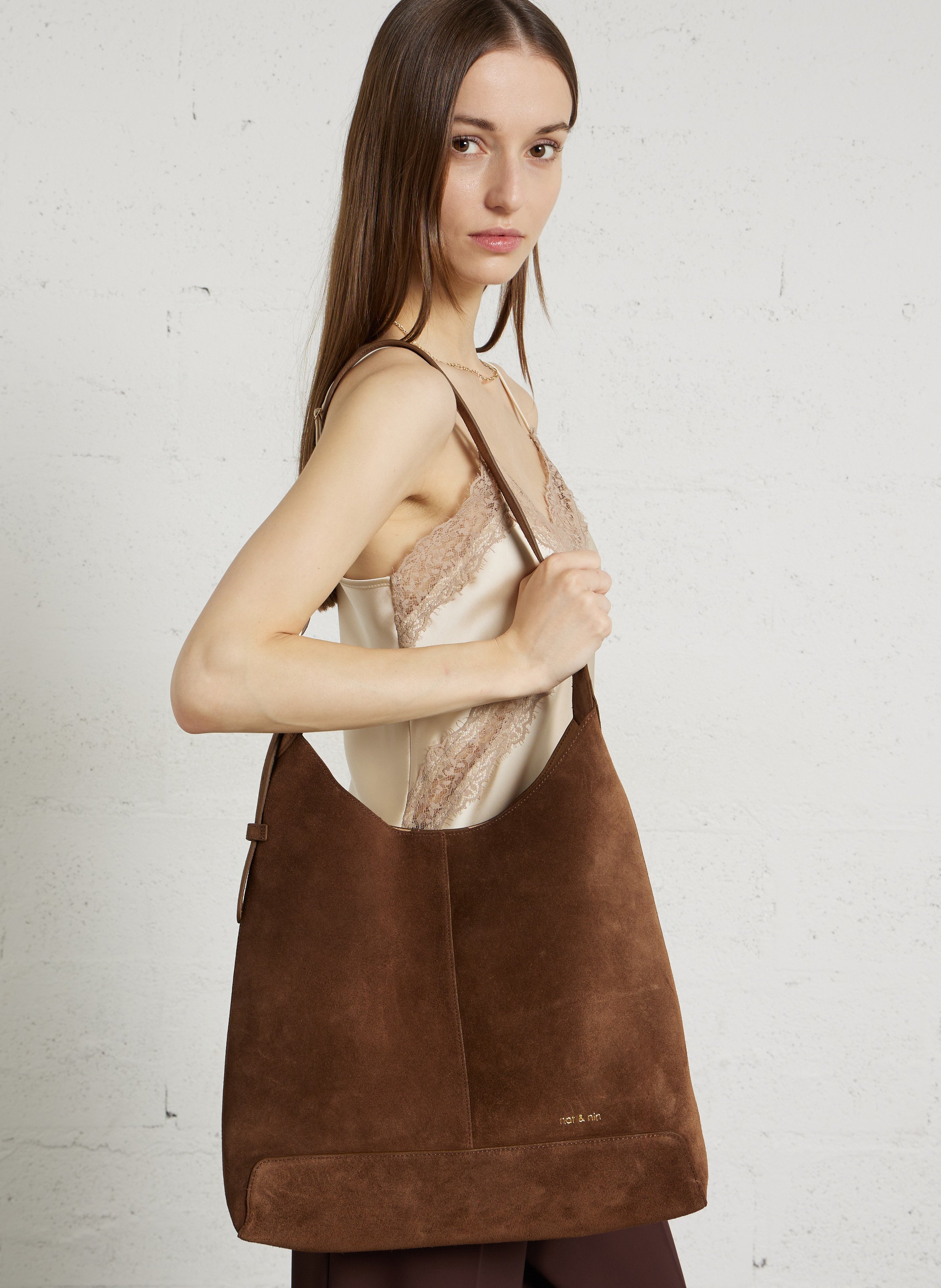 Sac hobo en cuir velours NAT & NIN Marron