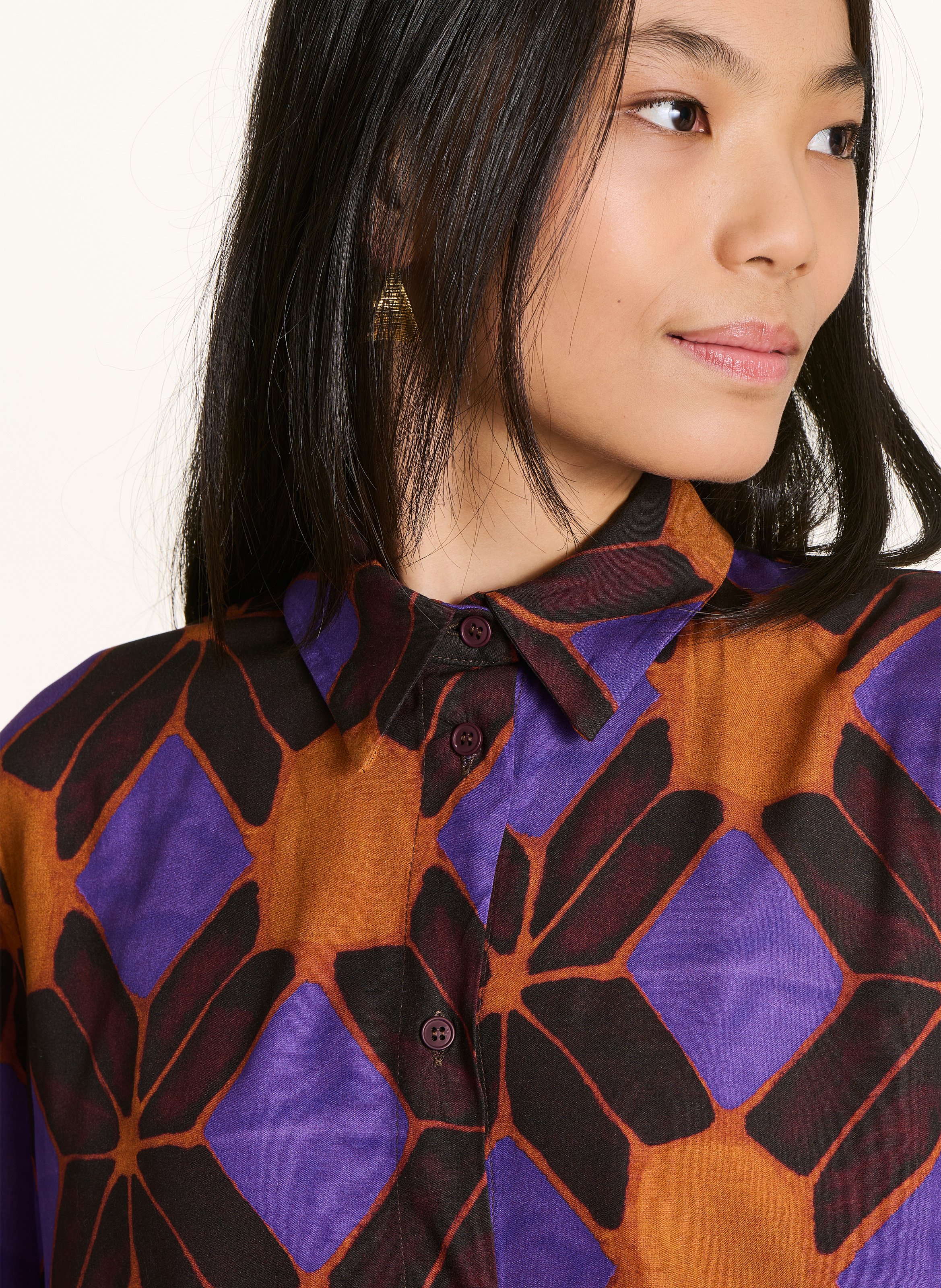 Oversize-Bluse mit klassischem Kragen und Print LA FEE MARABOUTEE Mehrfarbig