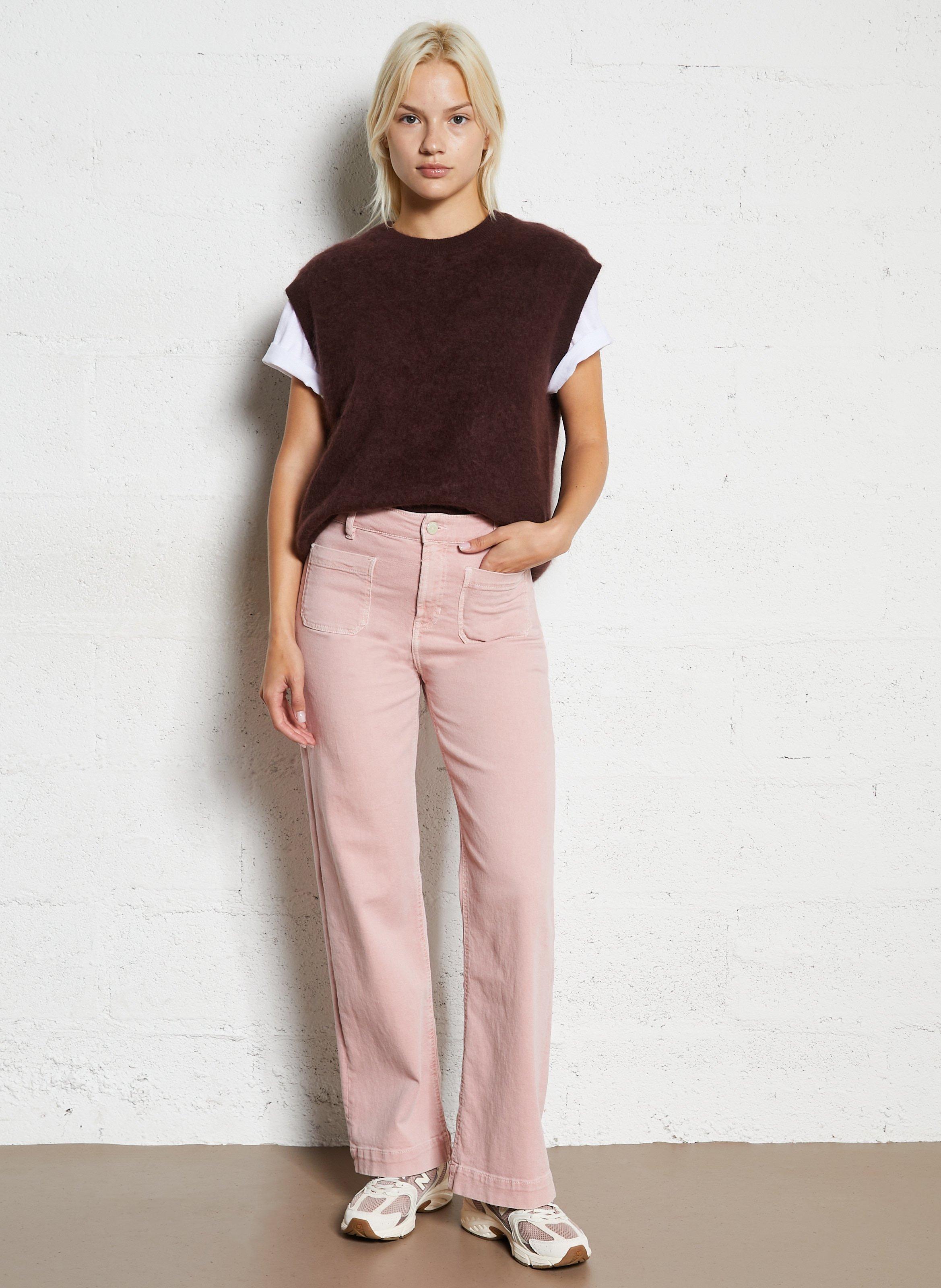 - Straight-leg jeans
- 5 pockets
- Straight cut
- Faded effect SUD EXPRESS Pink