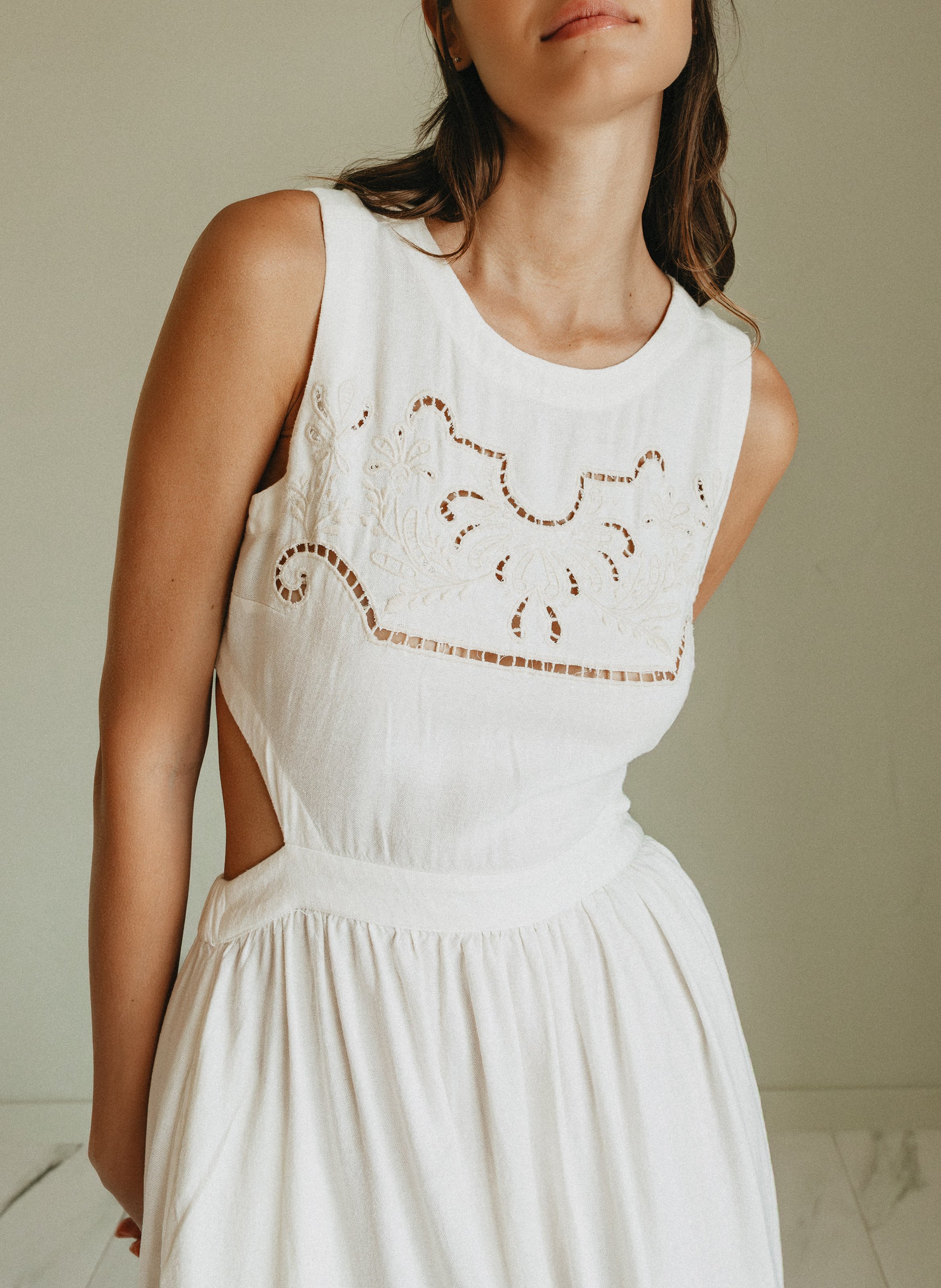 Midikleid mit Rundhalsausschnitt INDI & COLD Beige