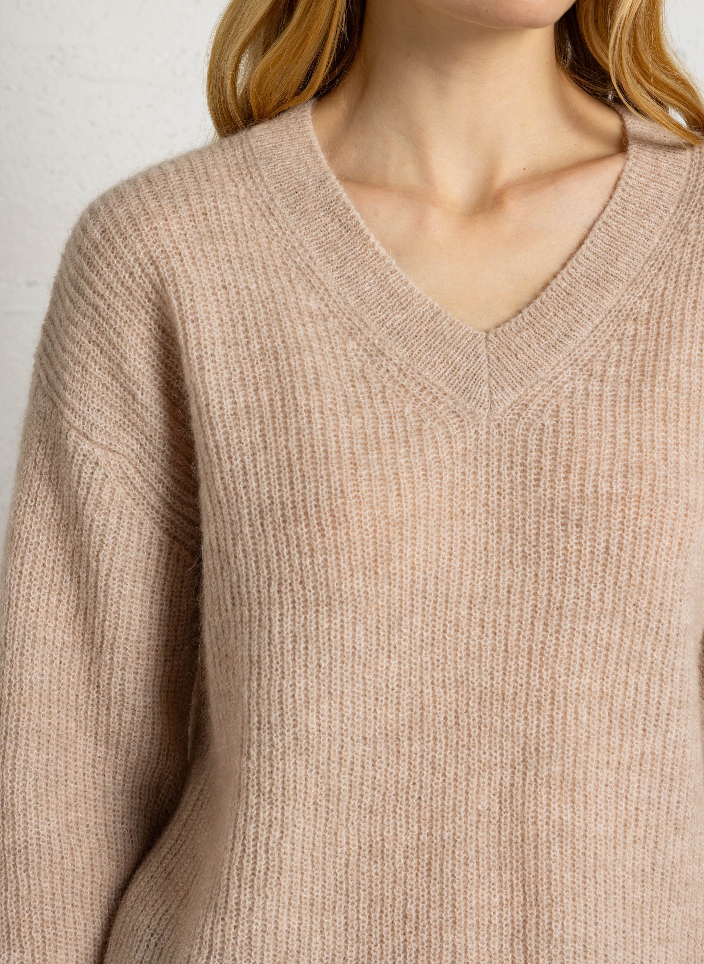 Ruimvallende trui met V-hals | wolblend SUD EXPRESS Beige