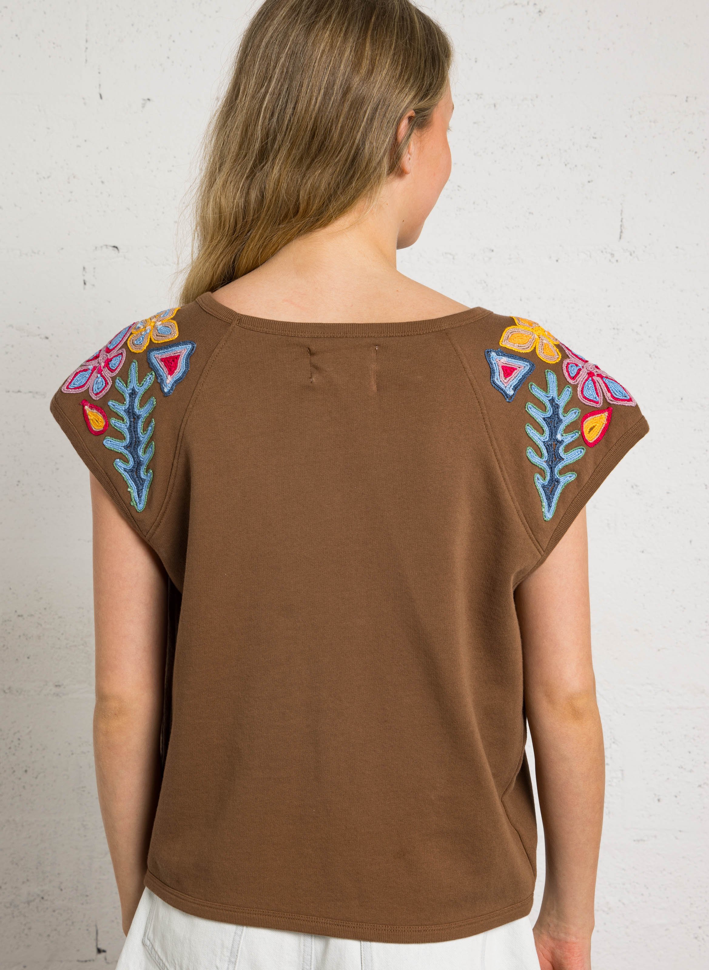 V-neck sweatshirt with embroidered details LEON & HARPER Brown