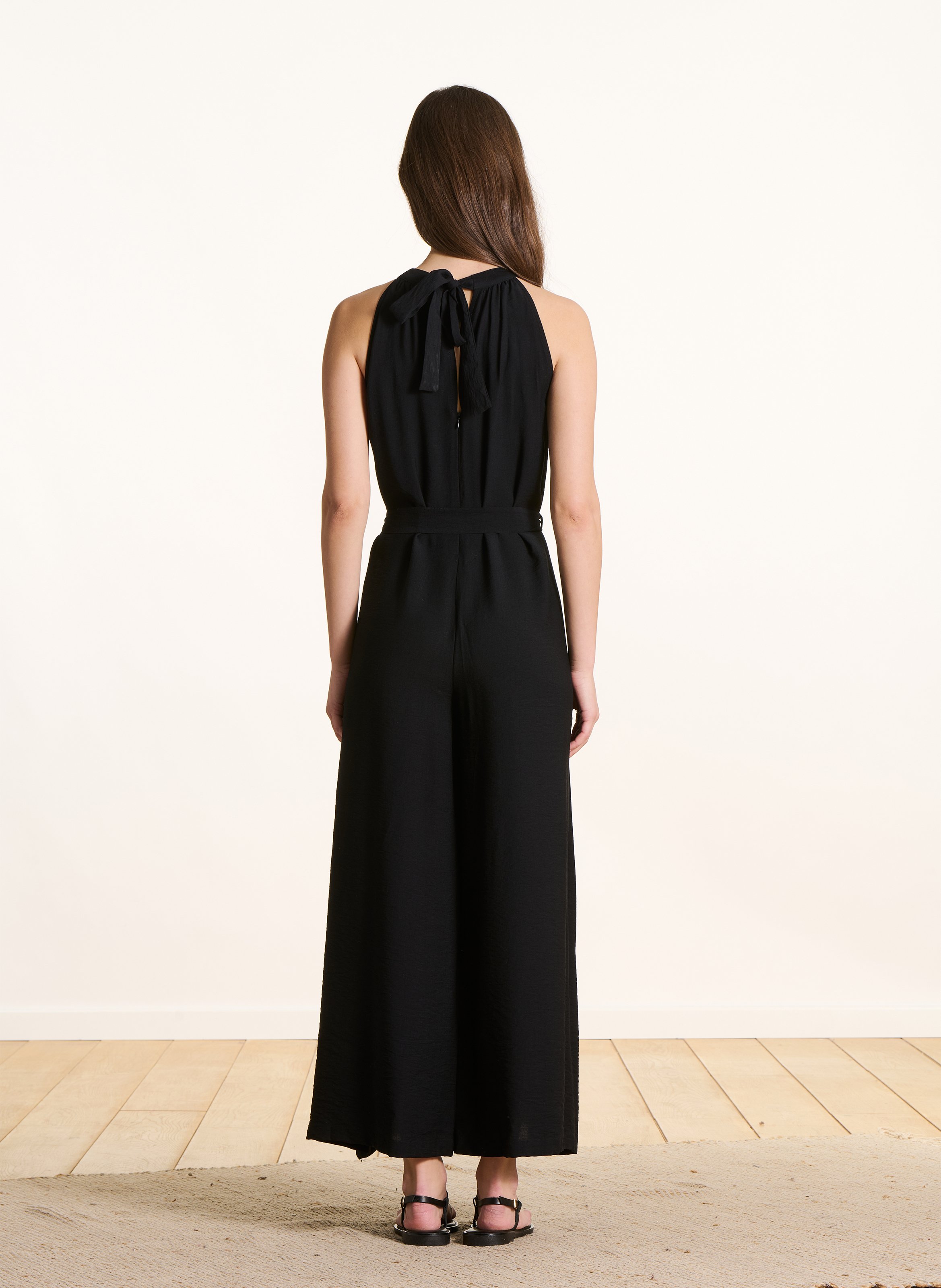 Fließender Jumpsuit mit langen Hosen Schwarz
