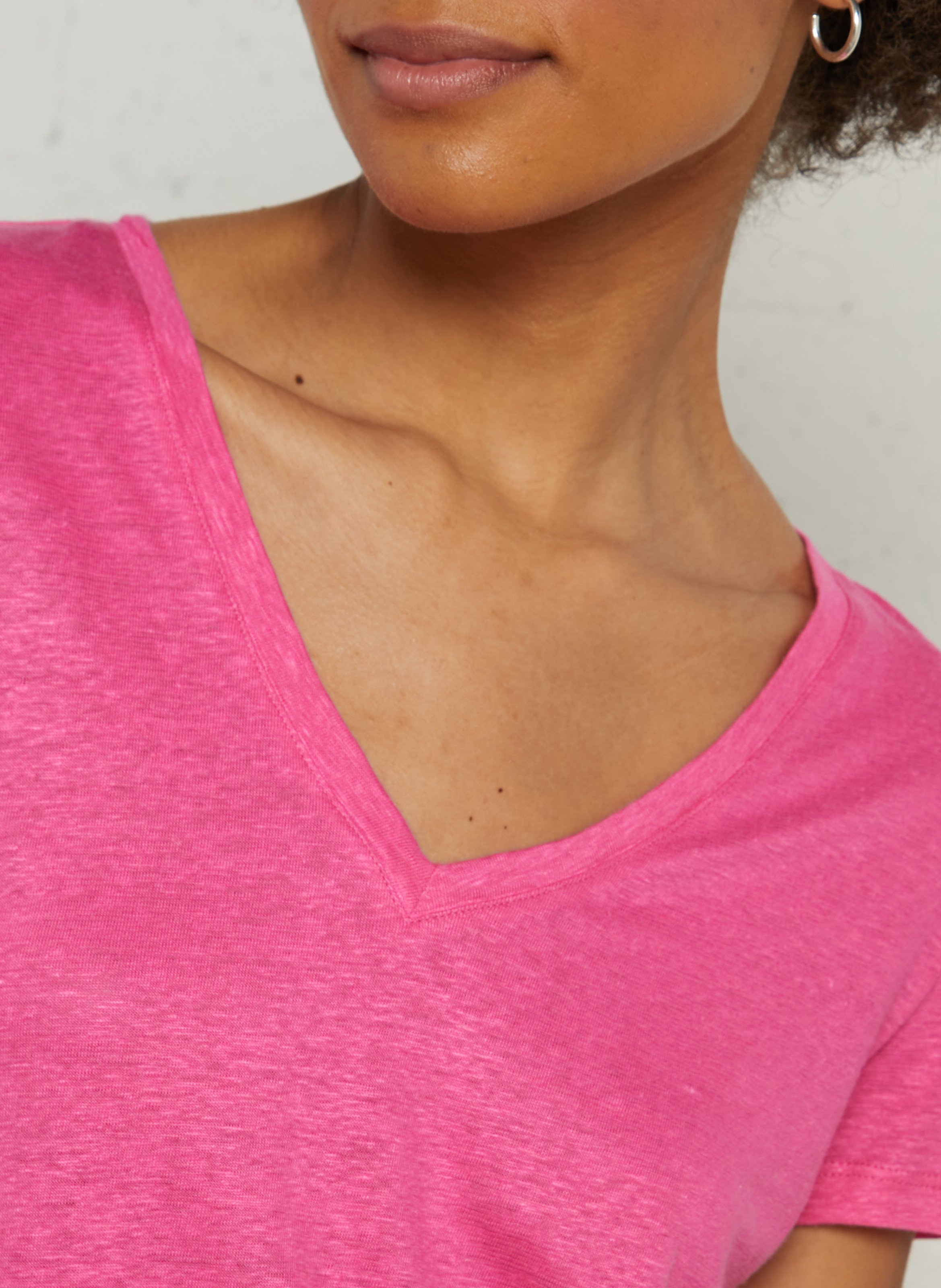 Tee-shirt col V moulant en lin strectch MAJESTIC FILATURES Rose