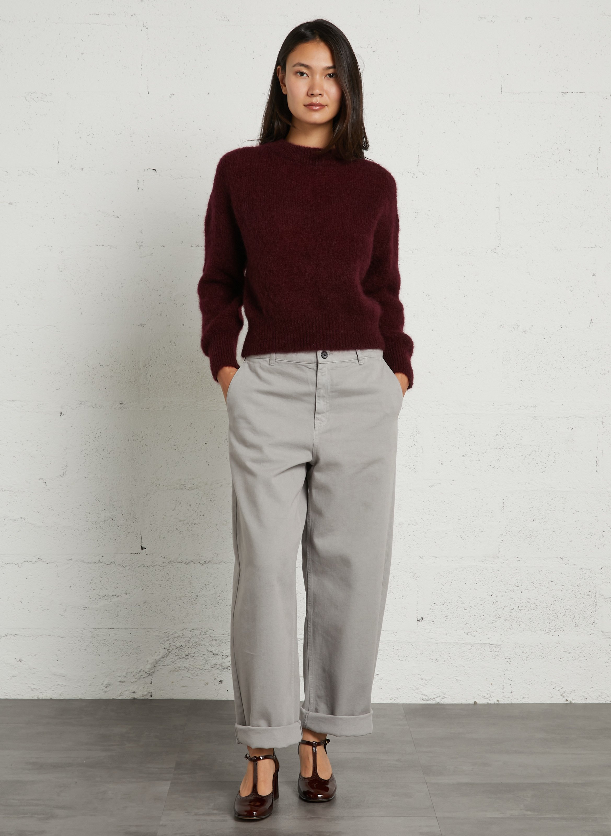 Caissa - Wollstrickpullover mit V-Ausschnitt und Details SURPRISE Pflaume