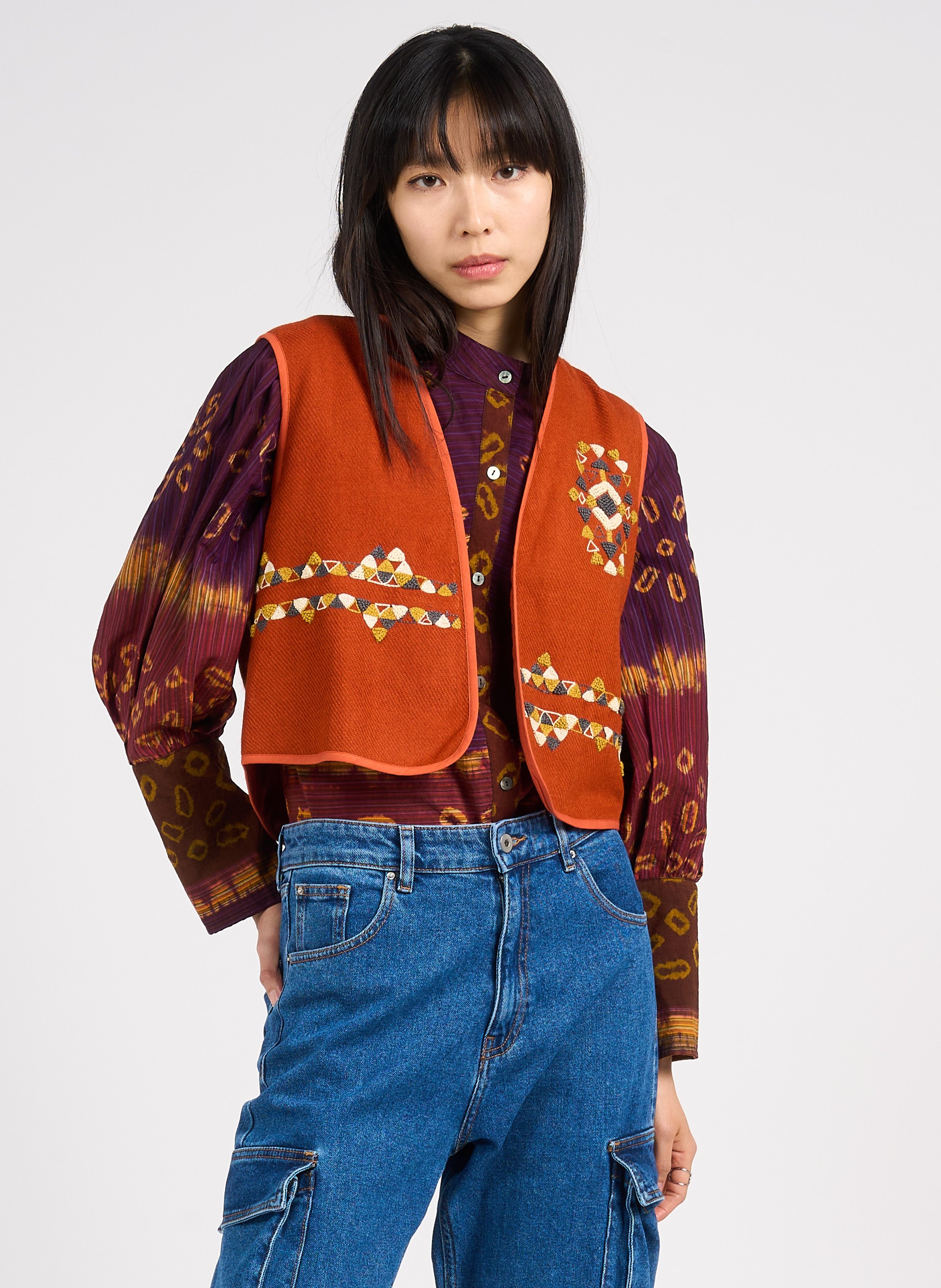 Boléro court en laine brodée V DE VINSTER