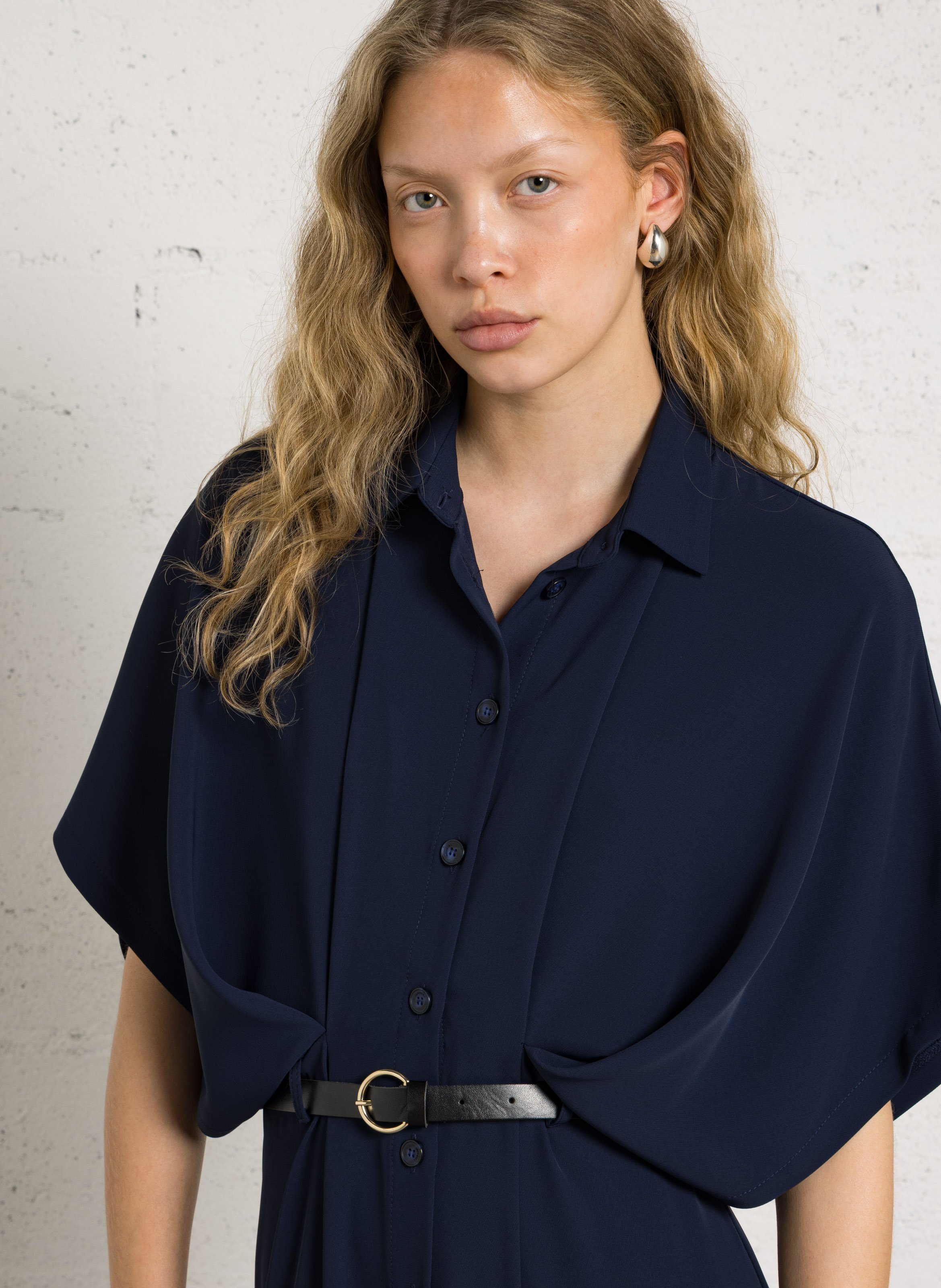 Langes Kleid mit klassischem Kragen IMPERIAL Blau