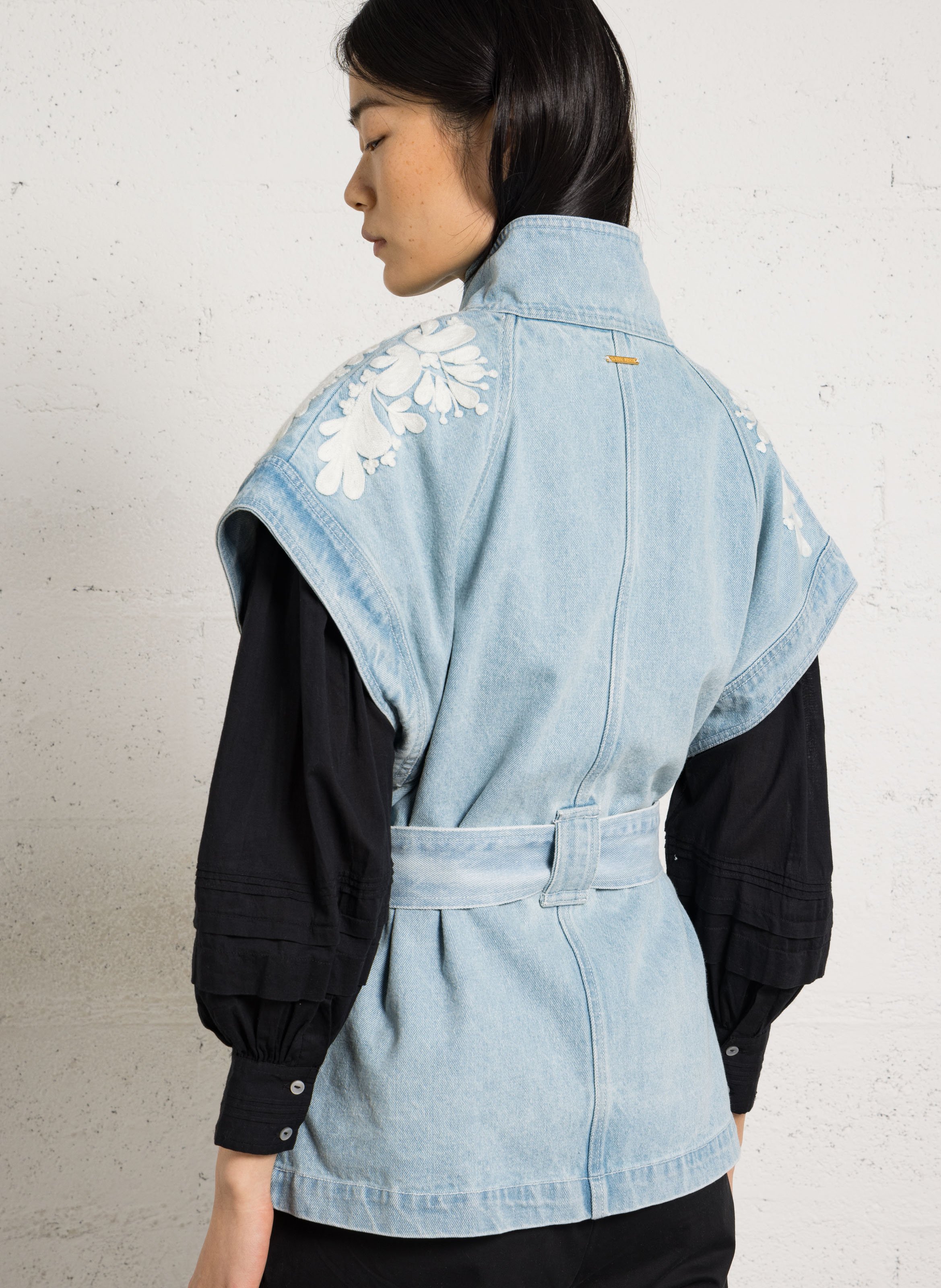 Aansluitende spijkerjas met borduursels LOUISE MISHA Blauw