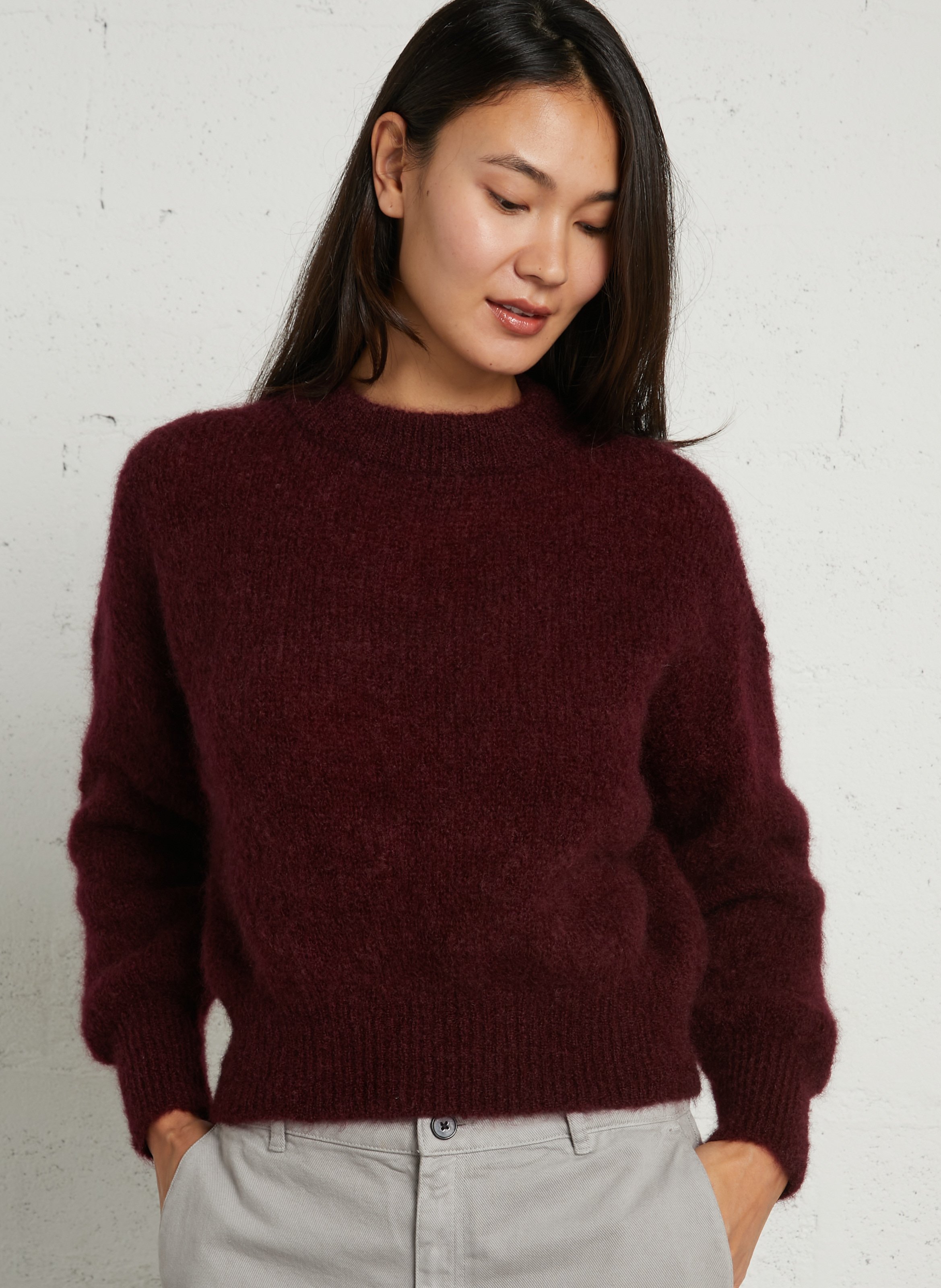 Caissa - Wollstrickpullover mit V-Ausschnitt und Details SURPRISE Pflaume