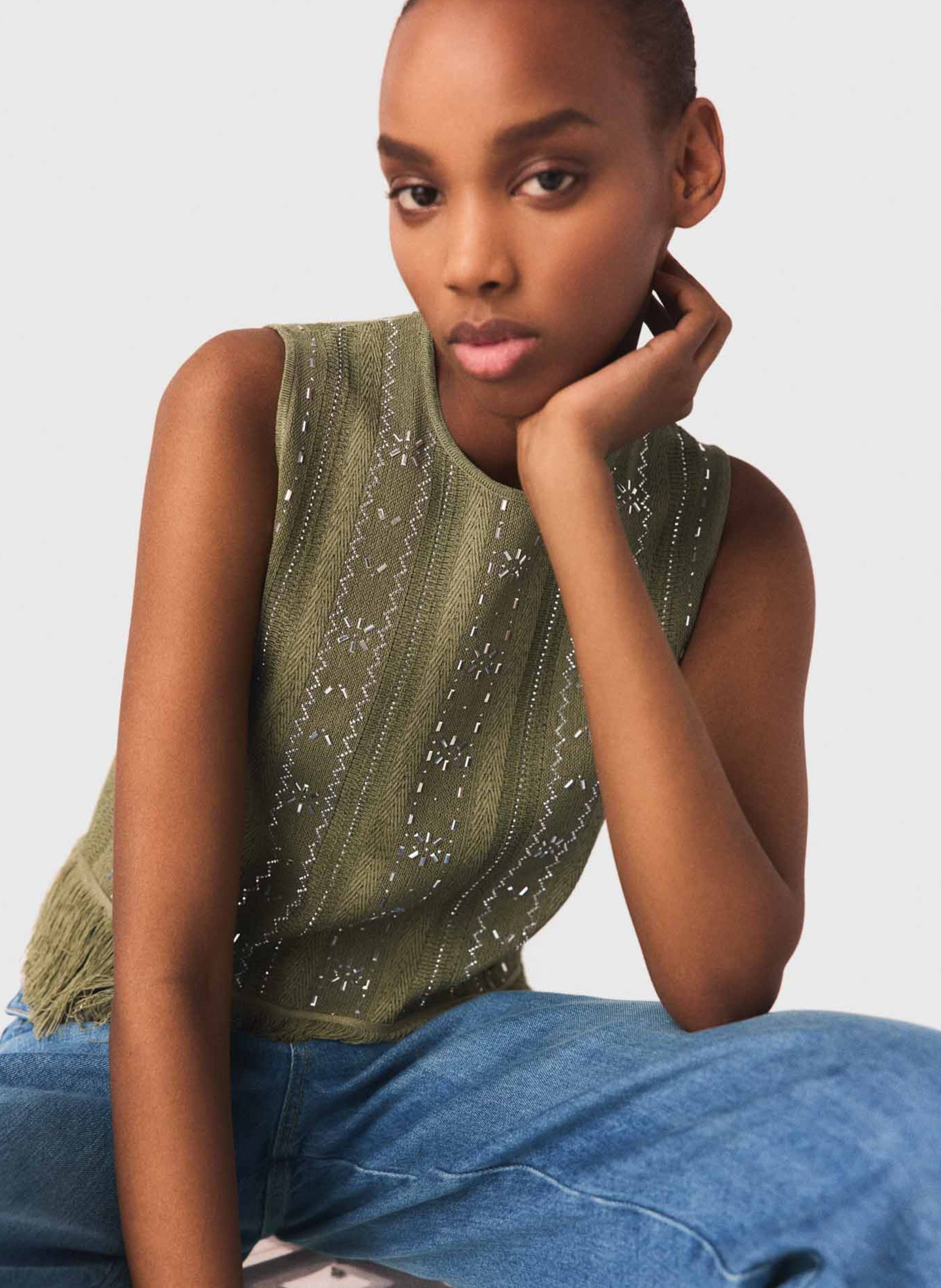 Mouwloze top met franjes en fantasiedetails MAJE Kaki